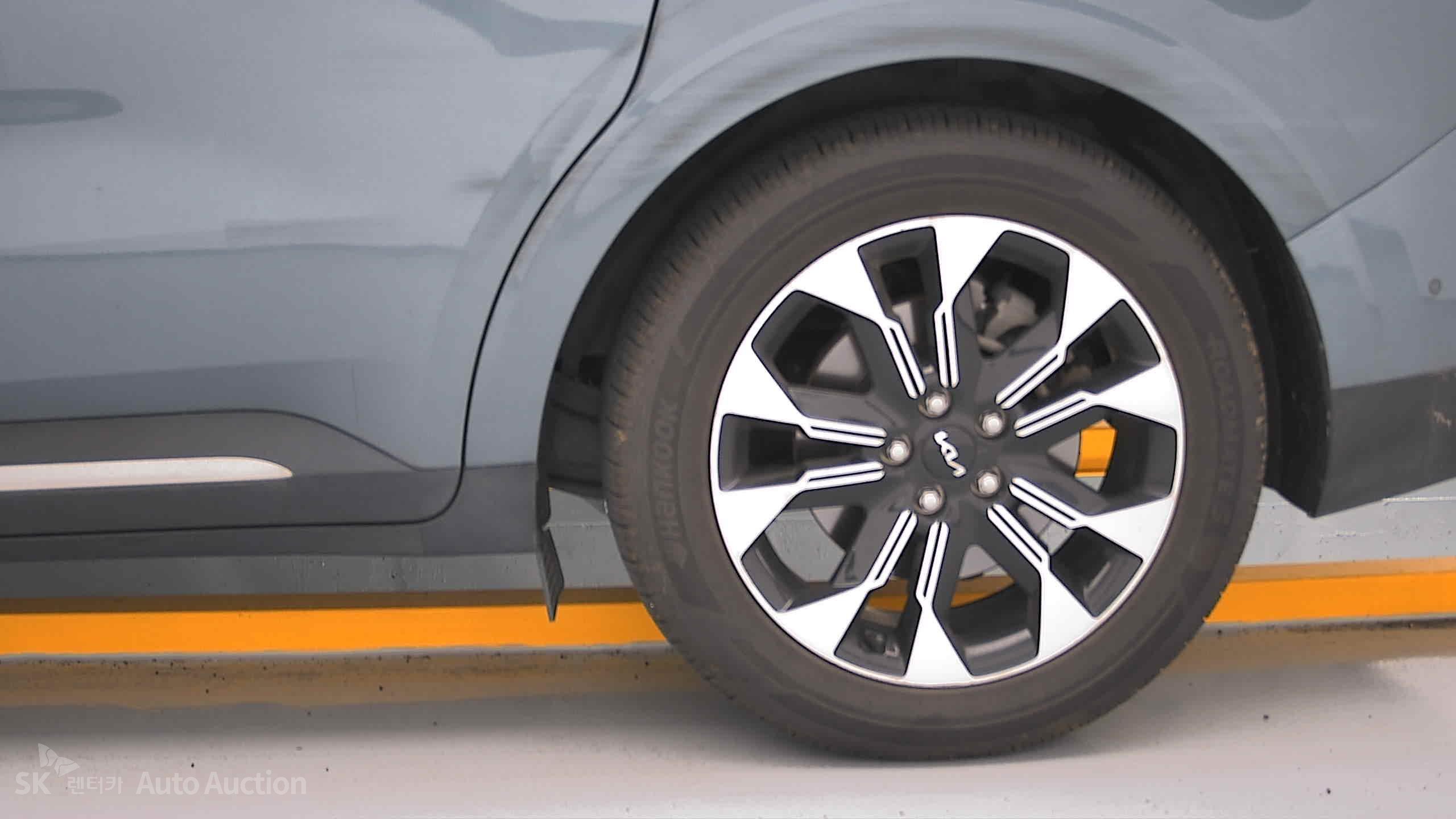 2023 - kia carnival