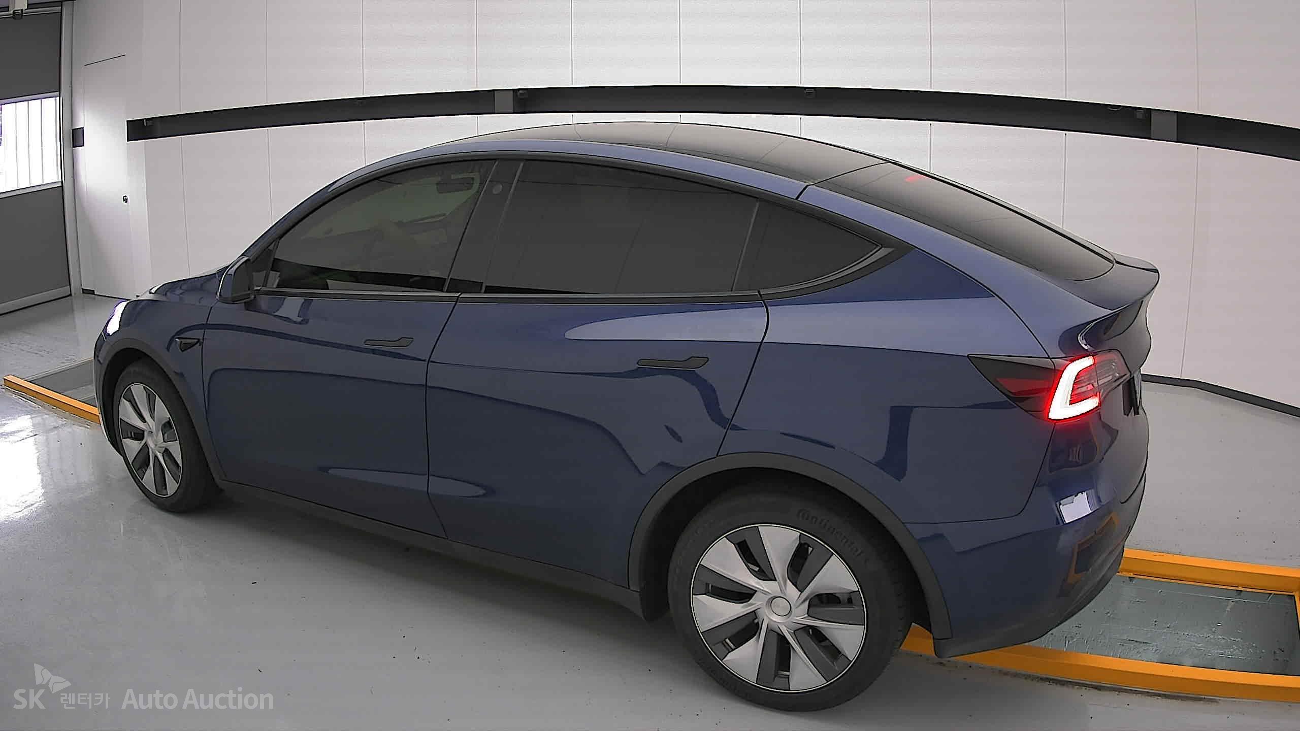 2022 - tesla model y