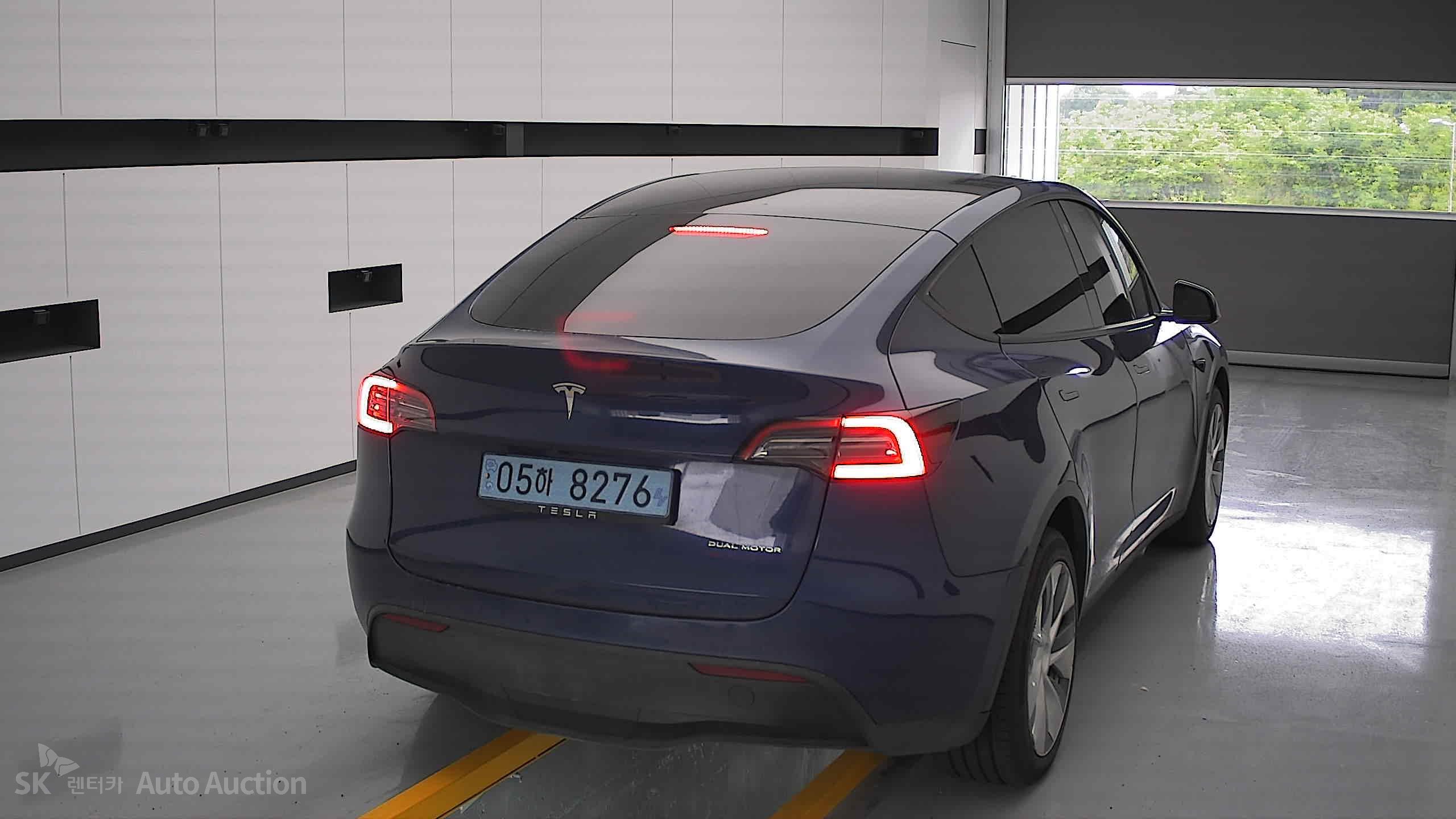 2022 - tesla model y