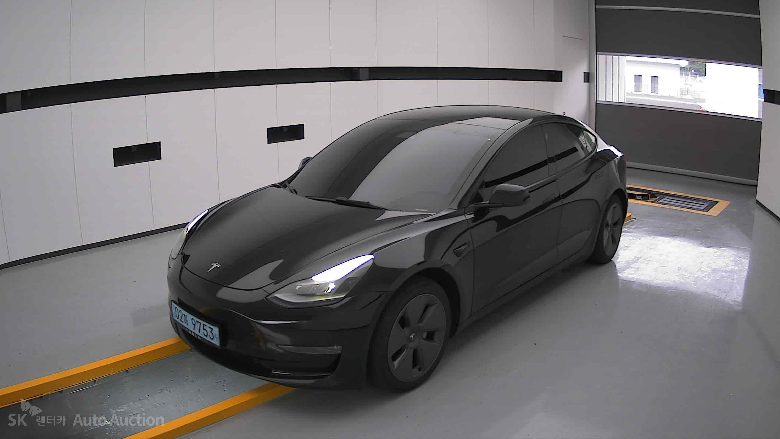 2022 - tesla model 3