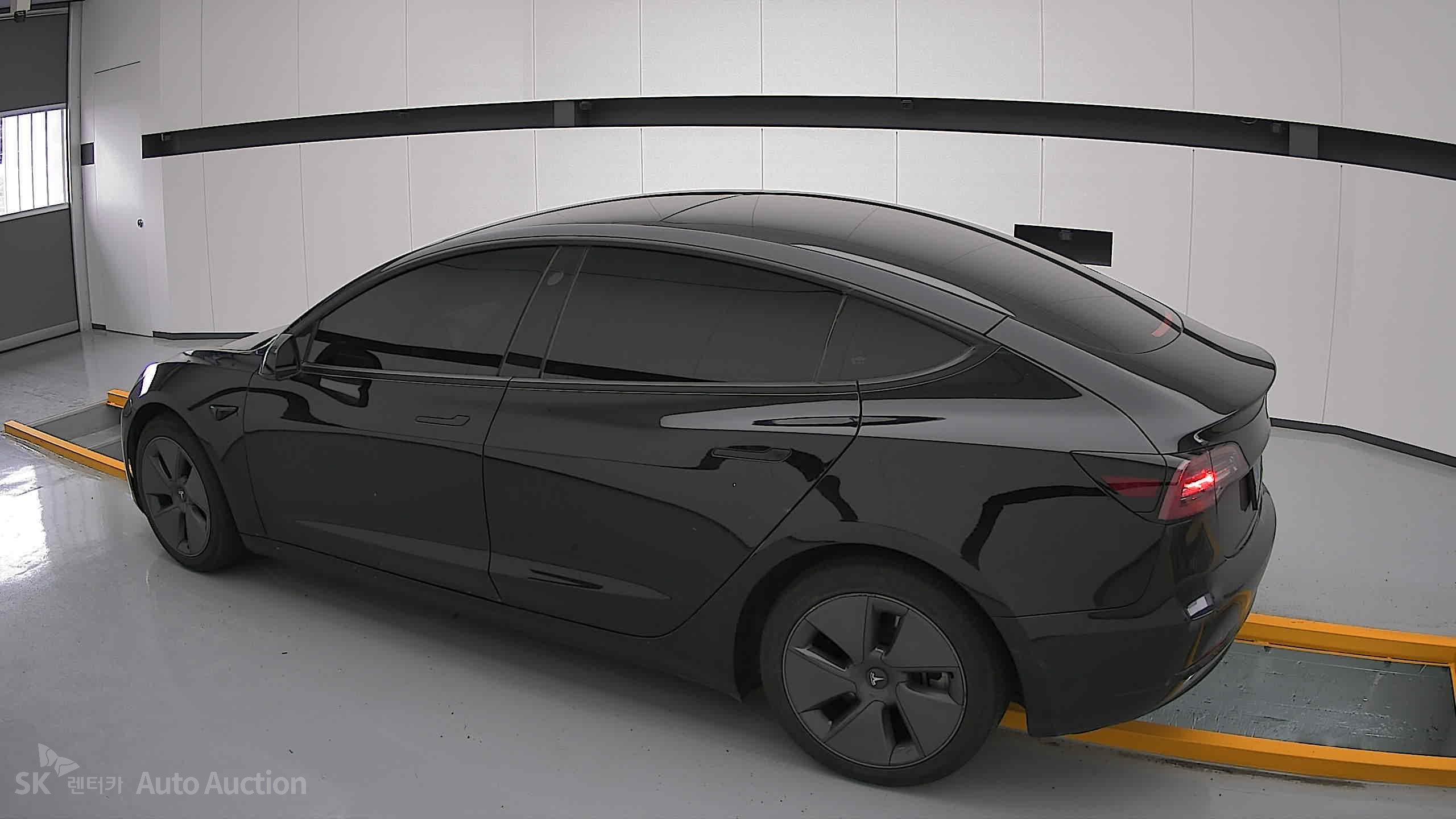 2022 - tesla model 3