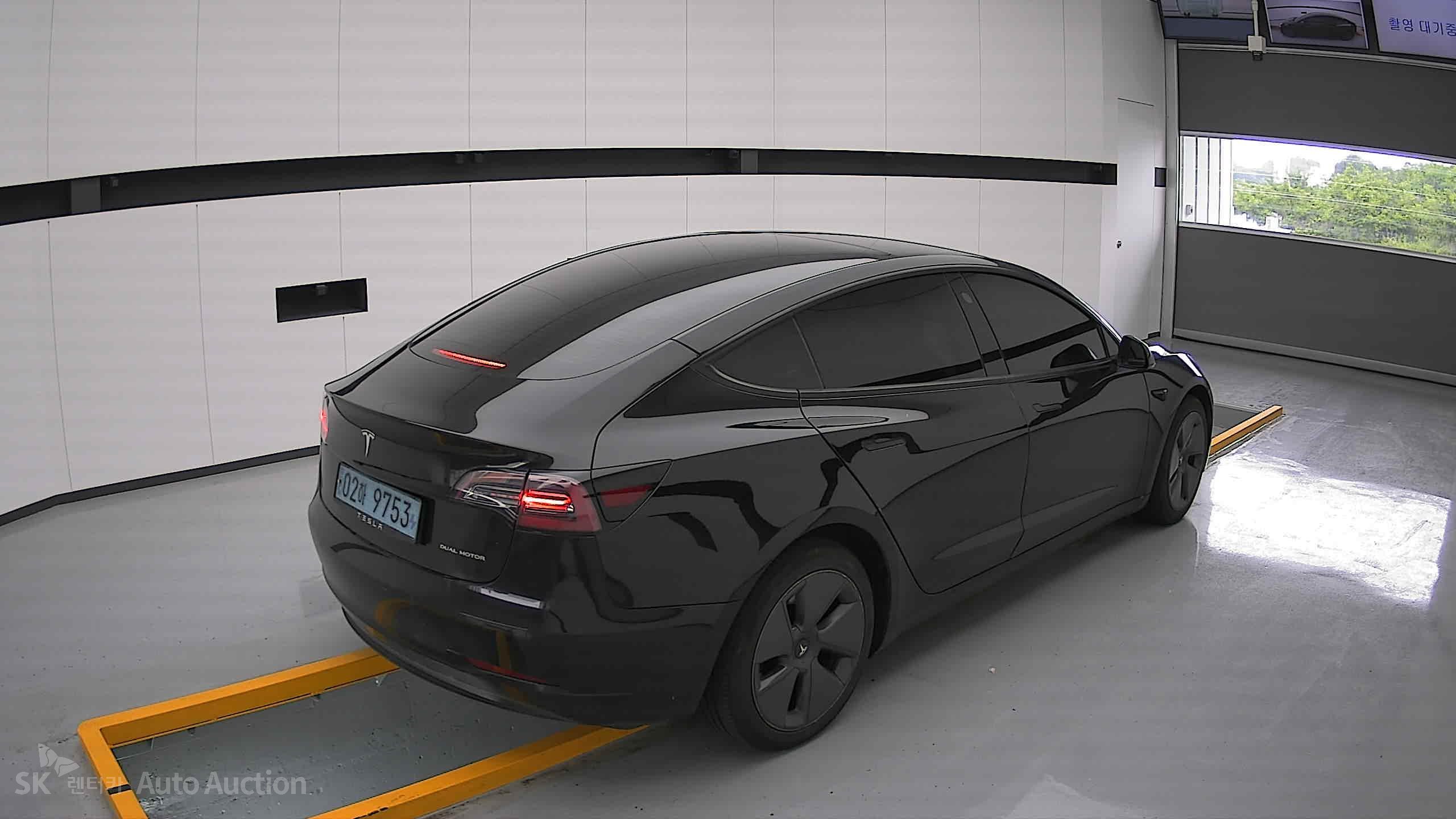 2022 - tesla model 3