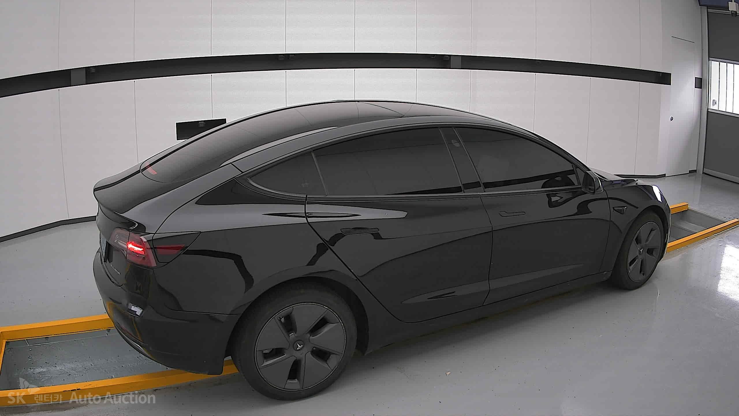 2022 - tesla model 3