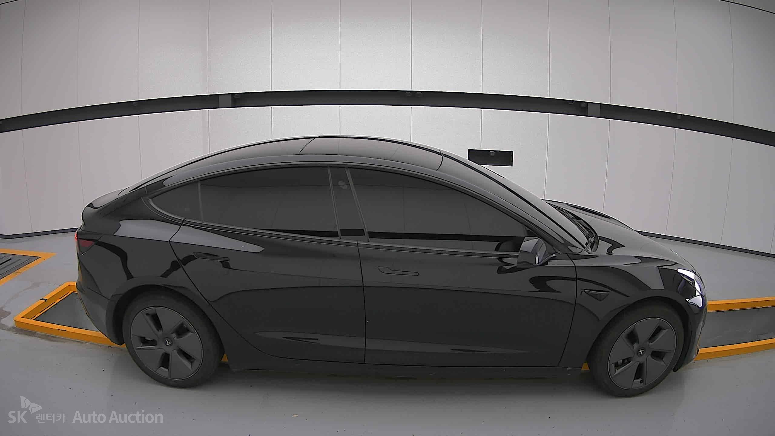 2022 - tesla model 3