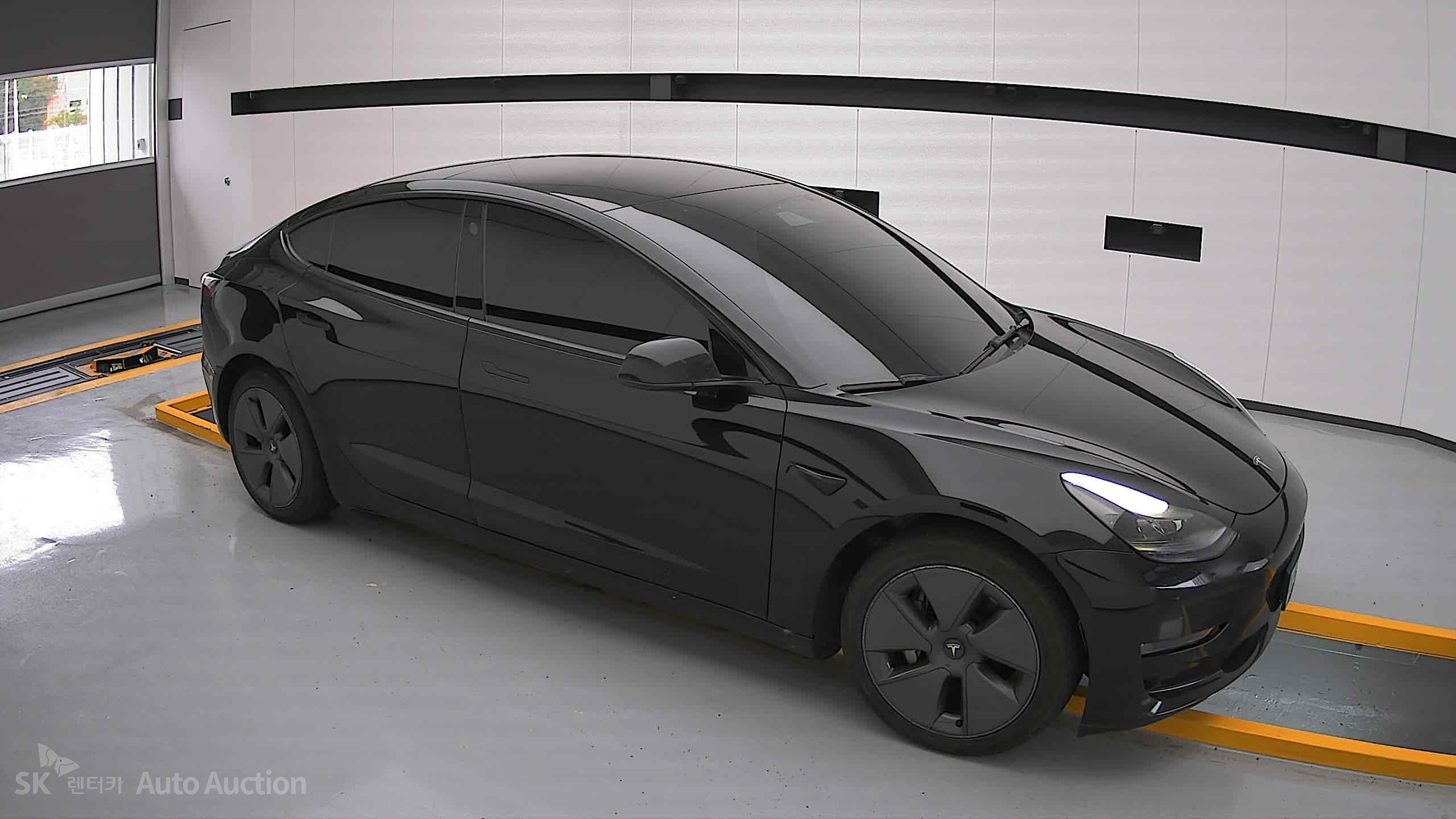 2022 - tesla model 3