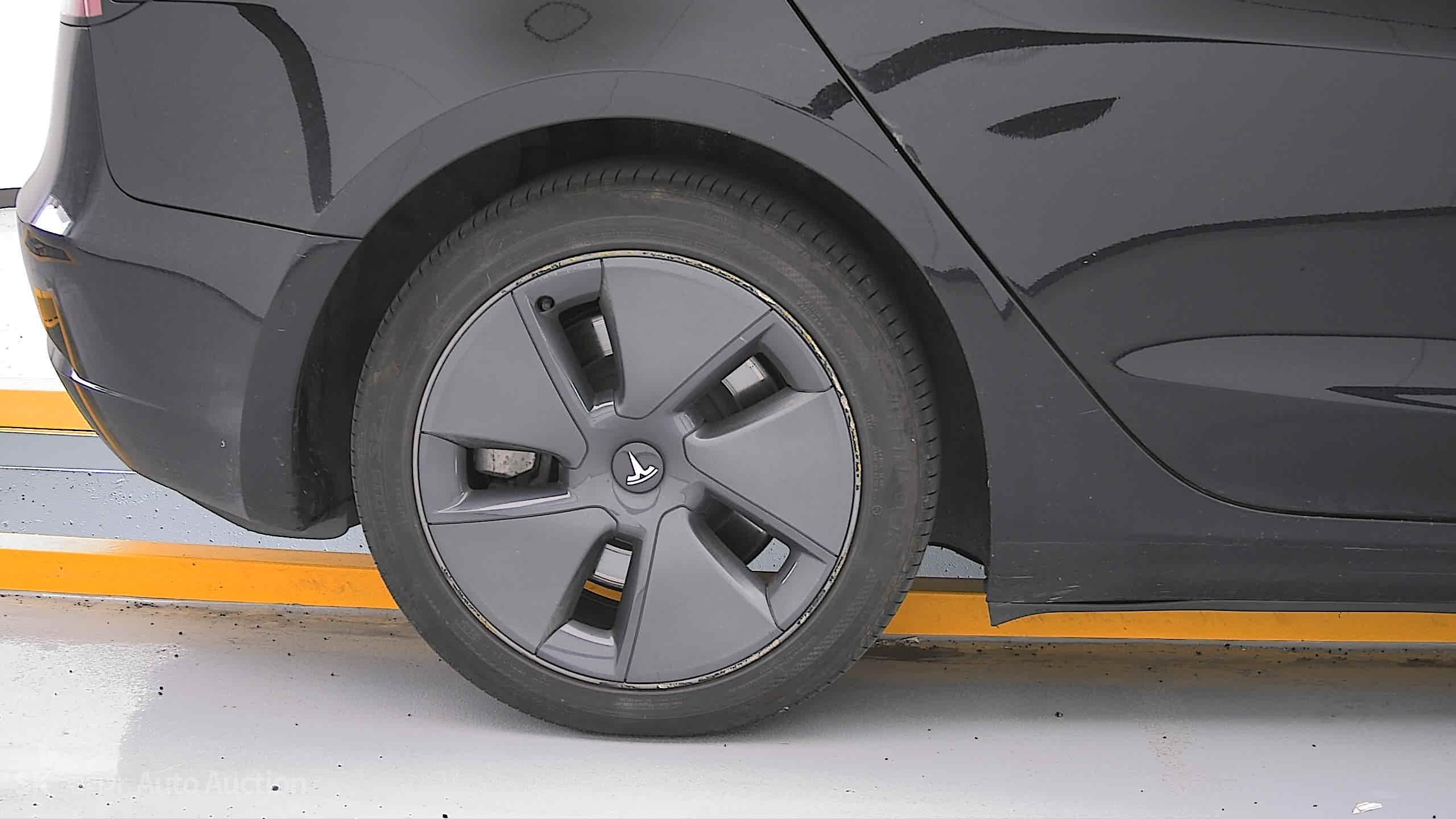 2022 - tesla model 3