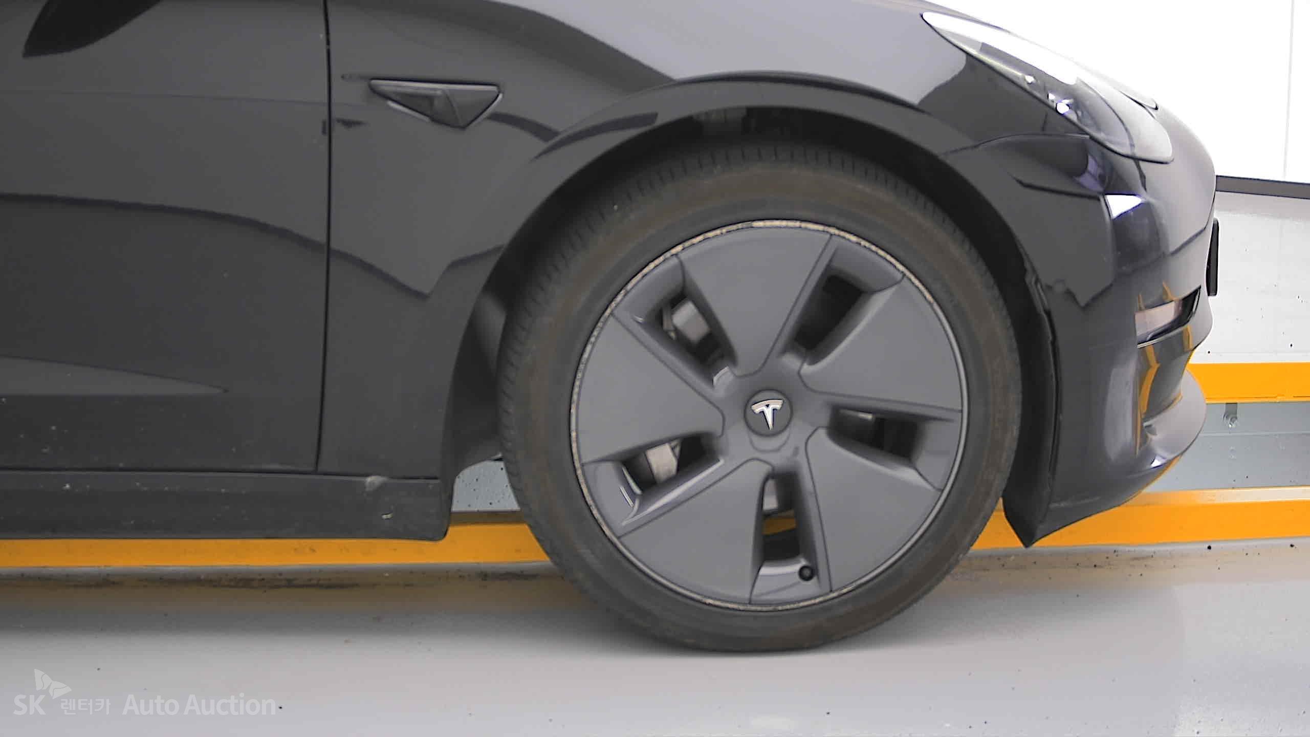 2022 - tesla model 3