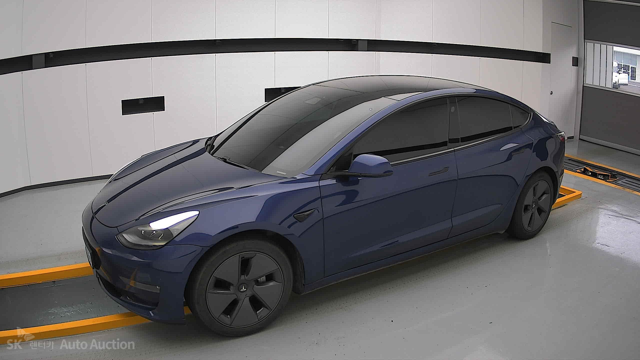 2021 - tesla model 3