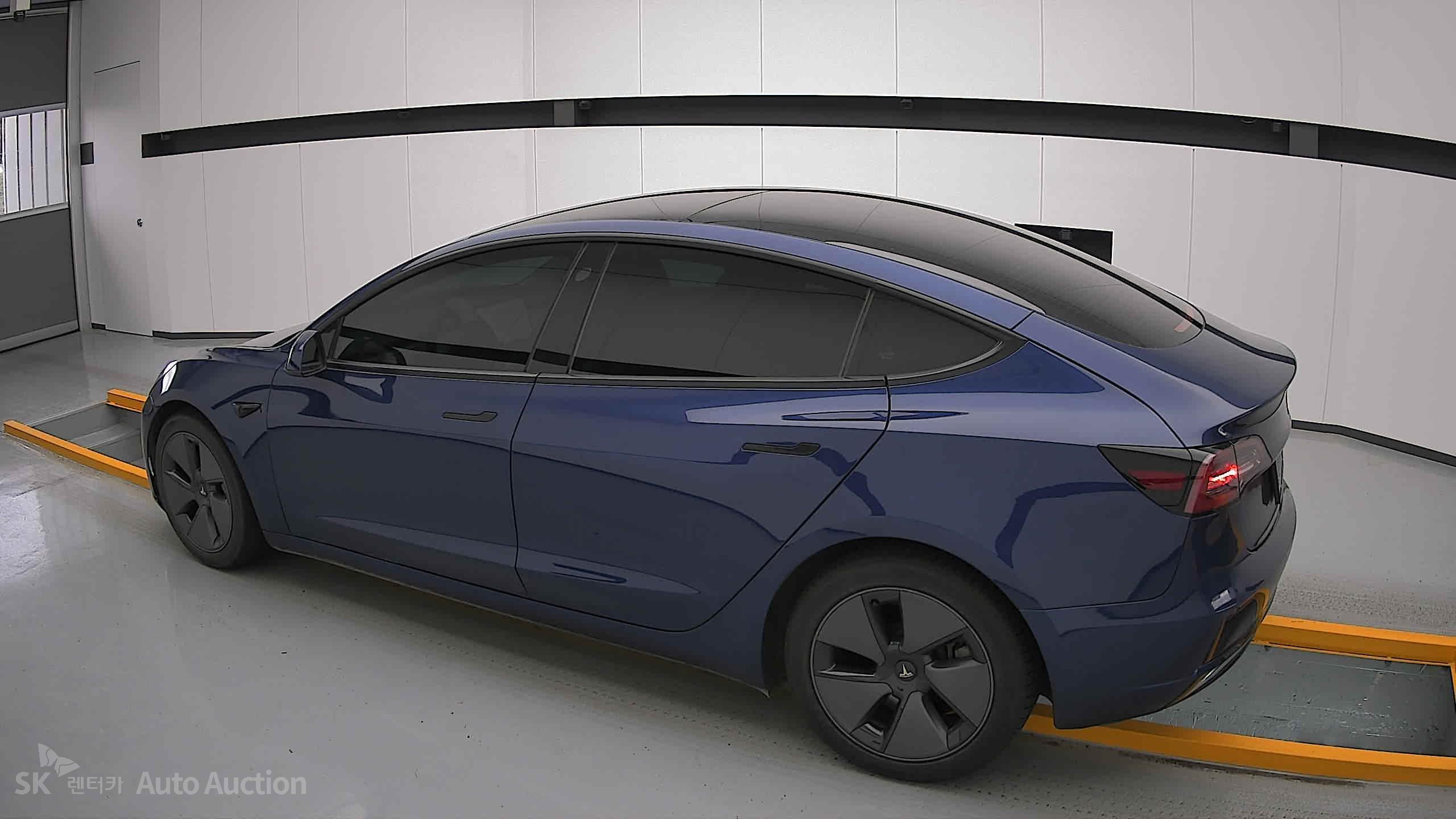 2021 - tesla model 3