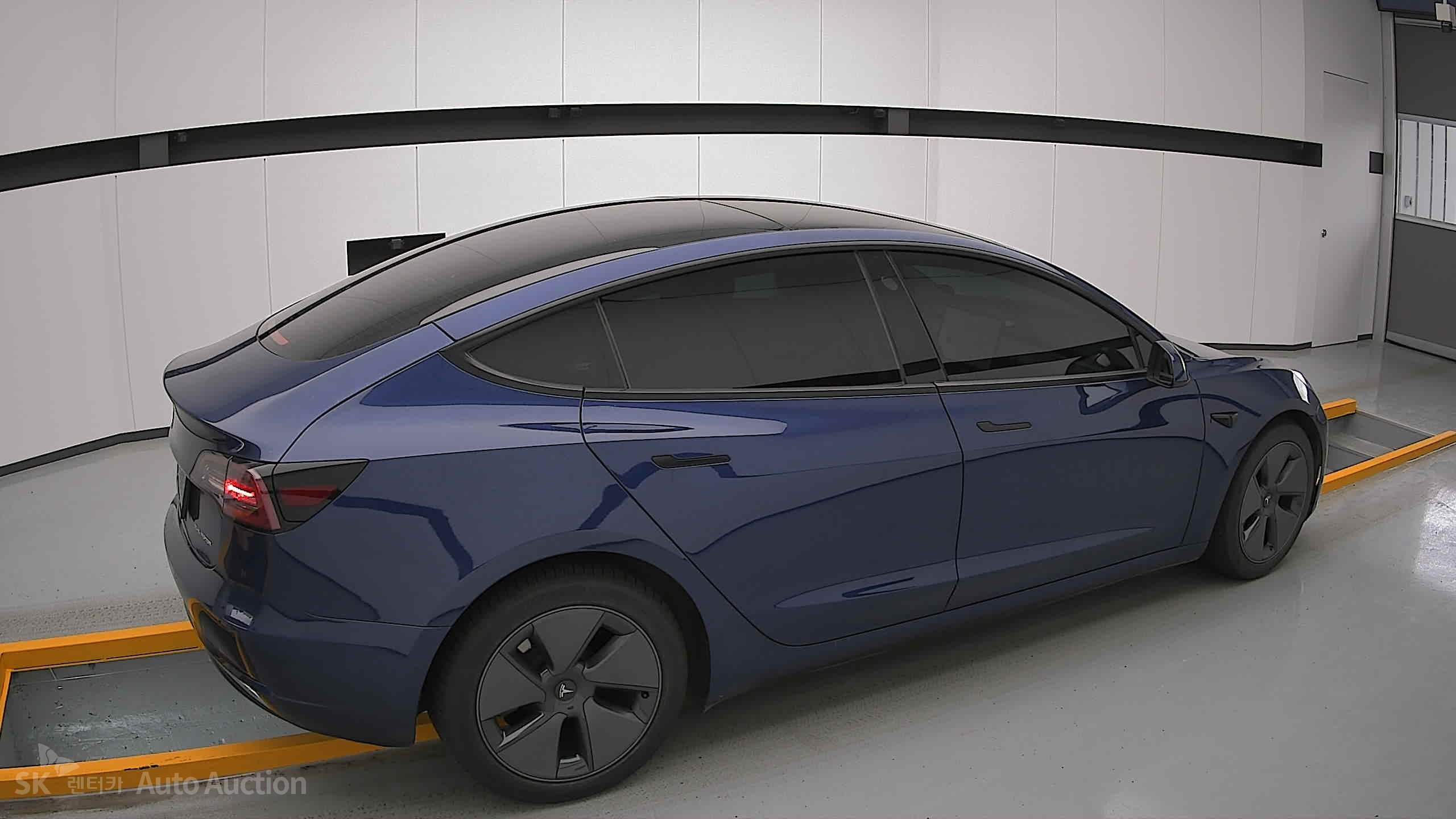 2021 - tesla model 3