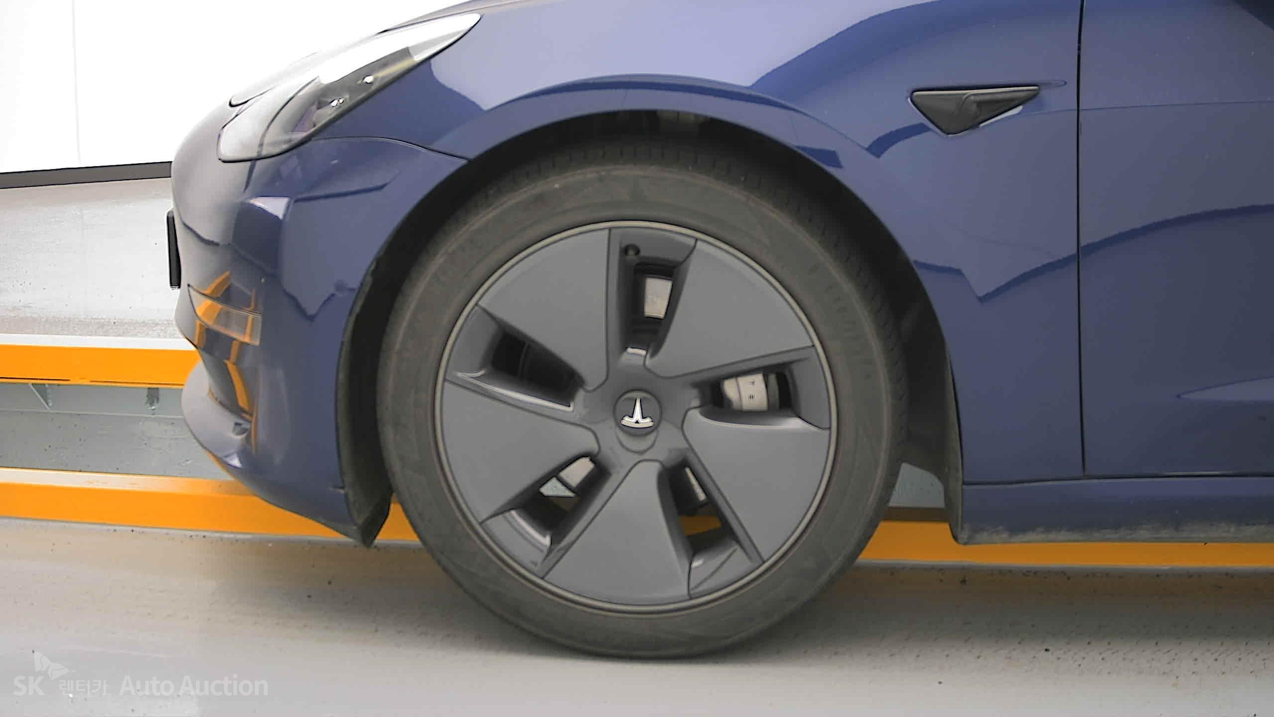 2021 - tesla model 3