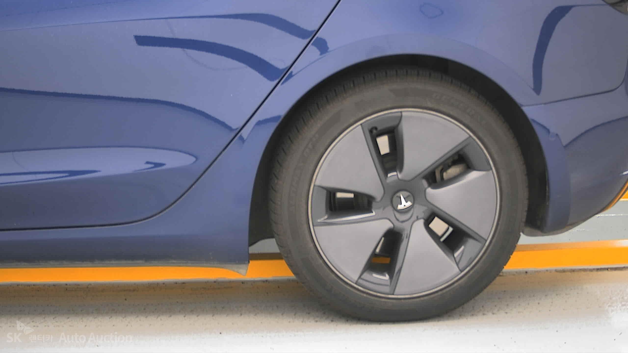 2021 - tesla model 3