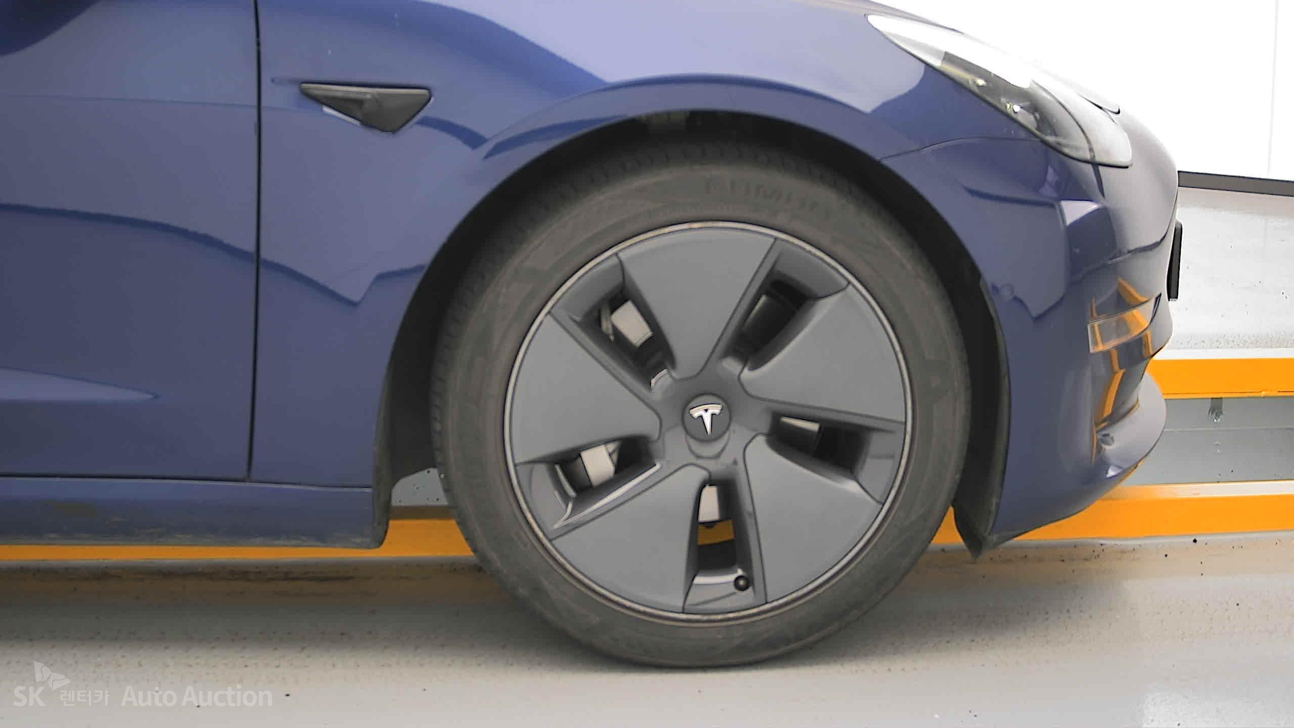 2021 - tesla model 3