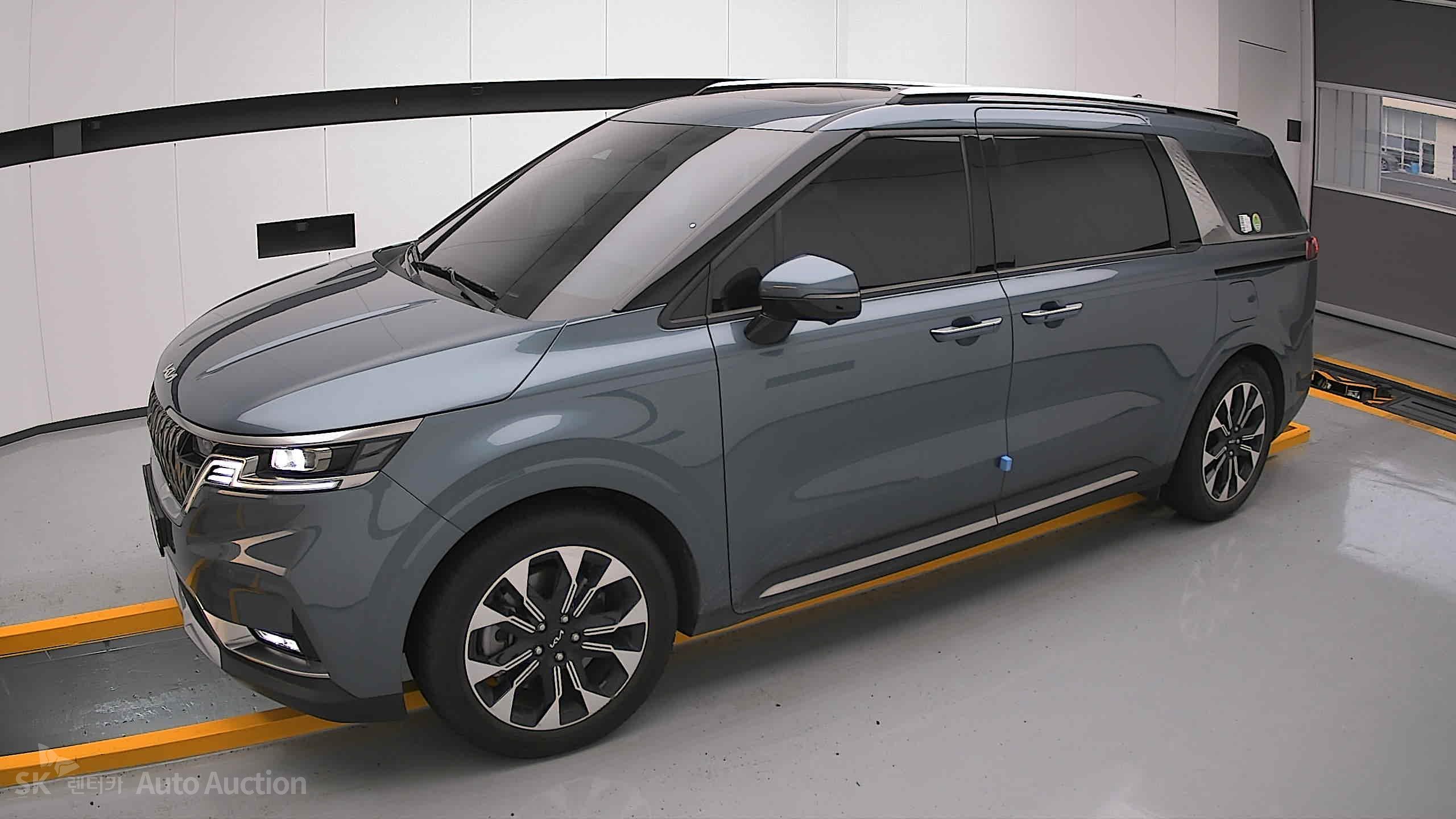 2023 - kia carnival