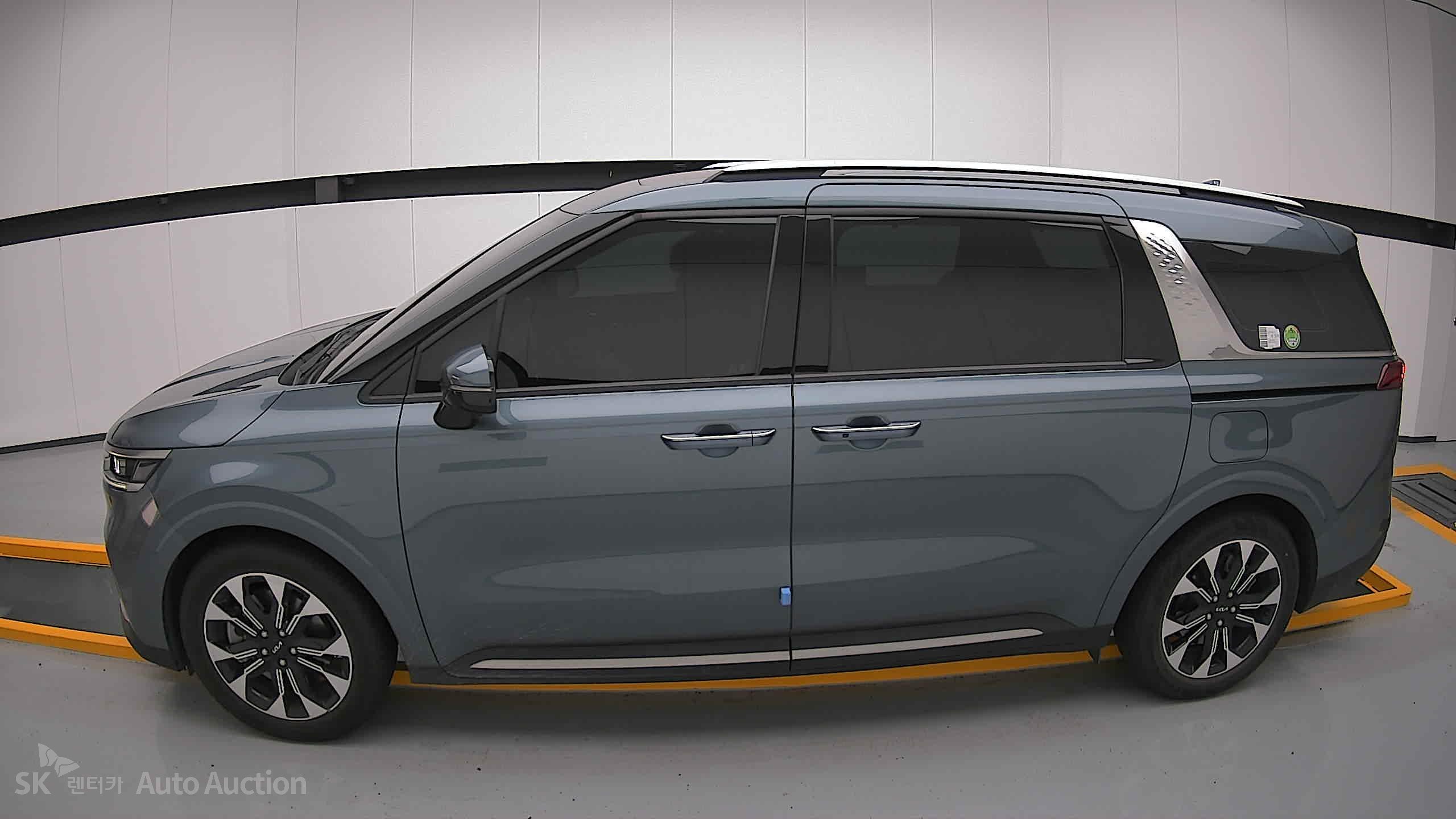 2023 - kia carnival