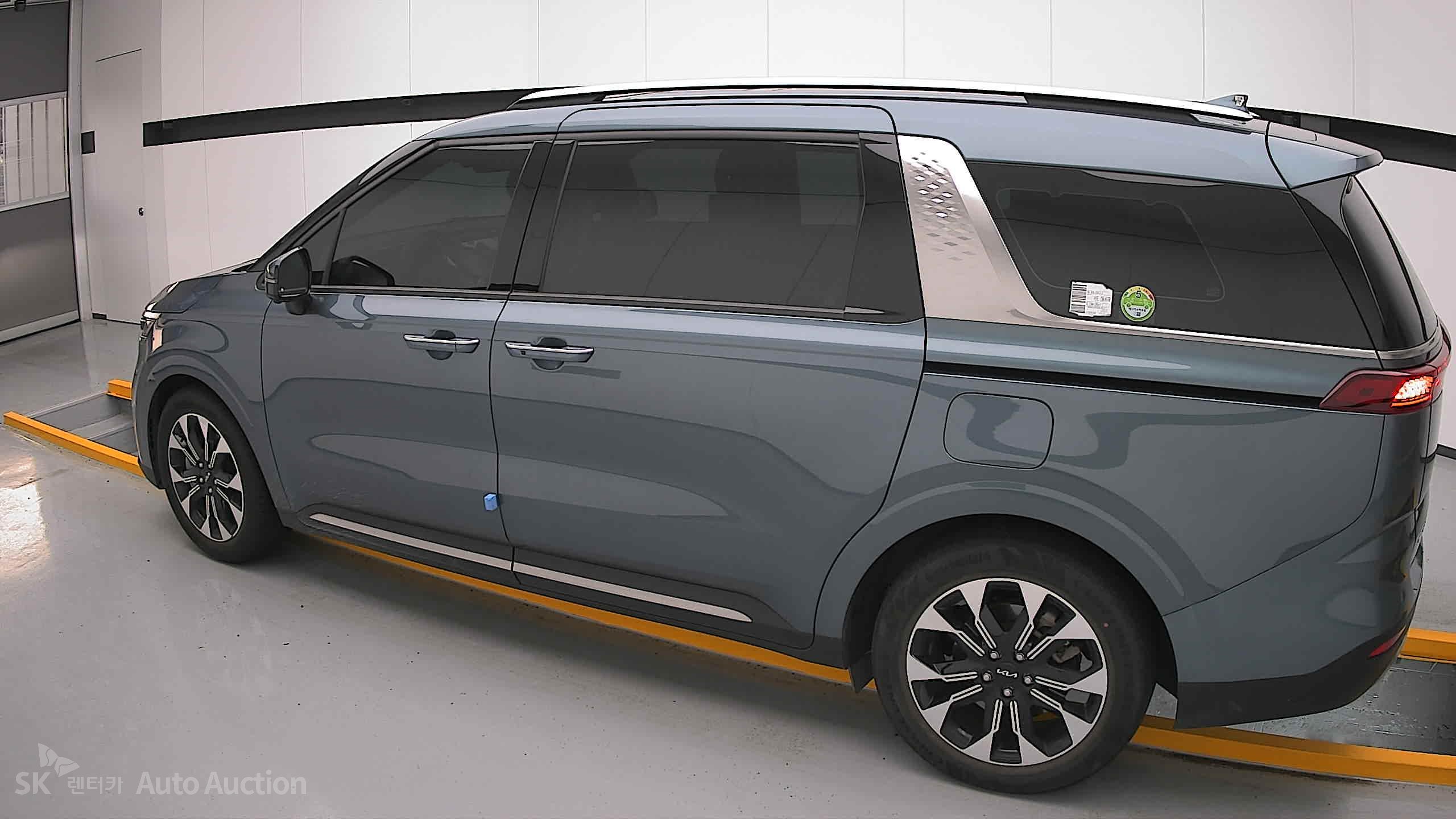 2023 - kia carnival