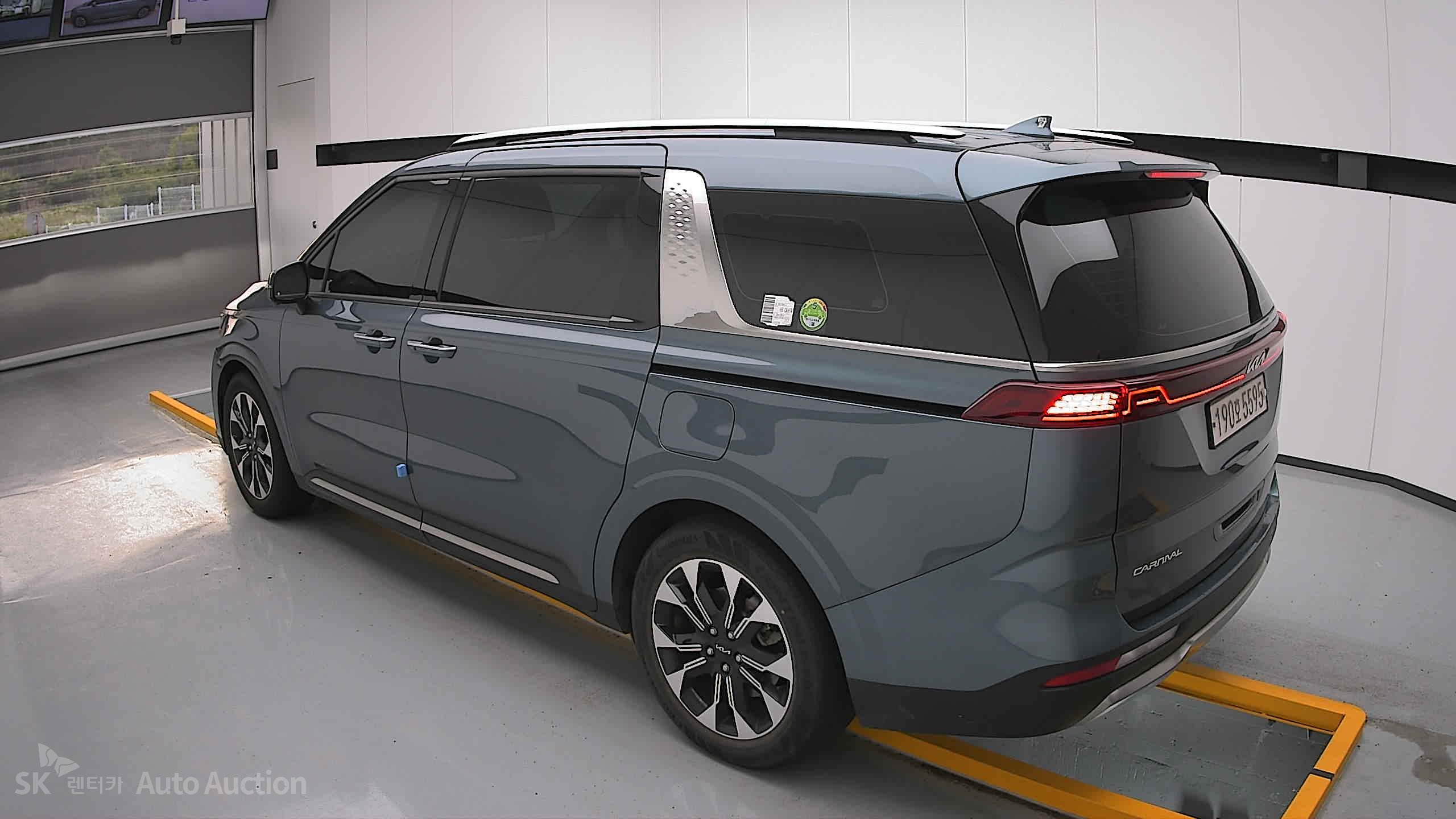 2023 - kia carnival