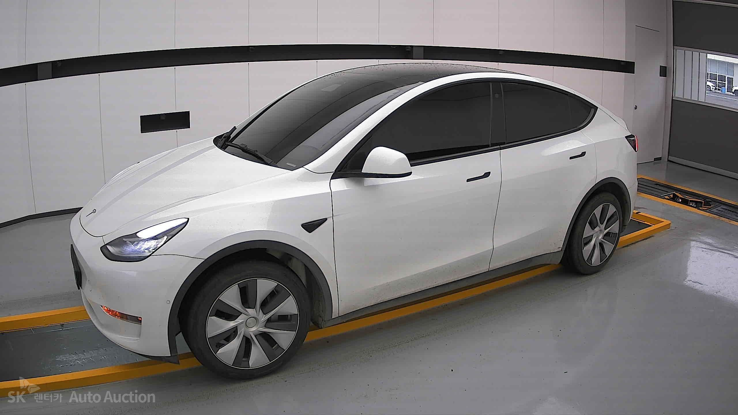 2022 - tesla model y