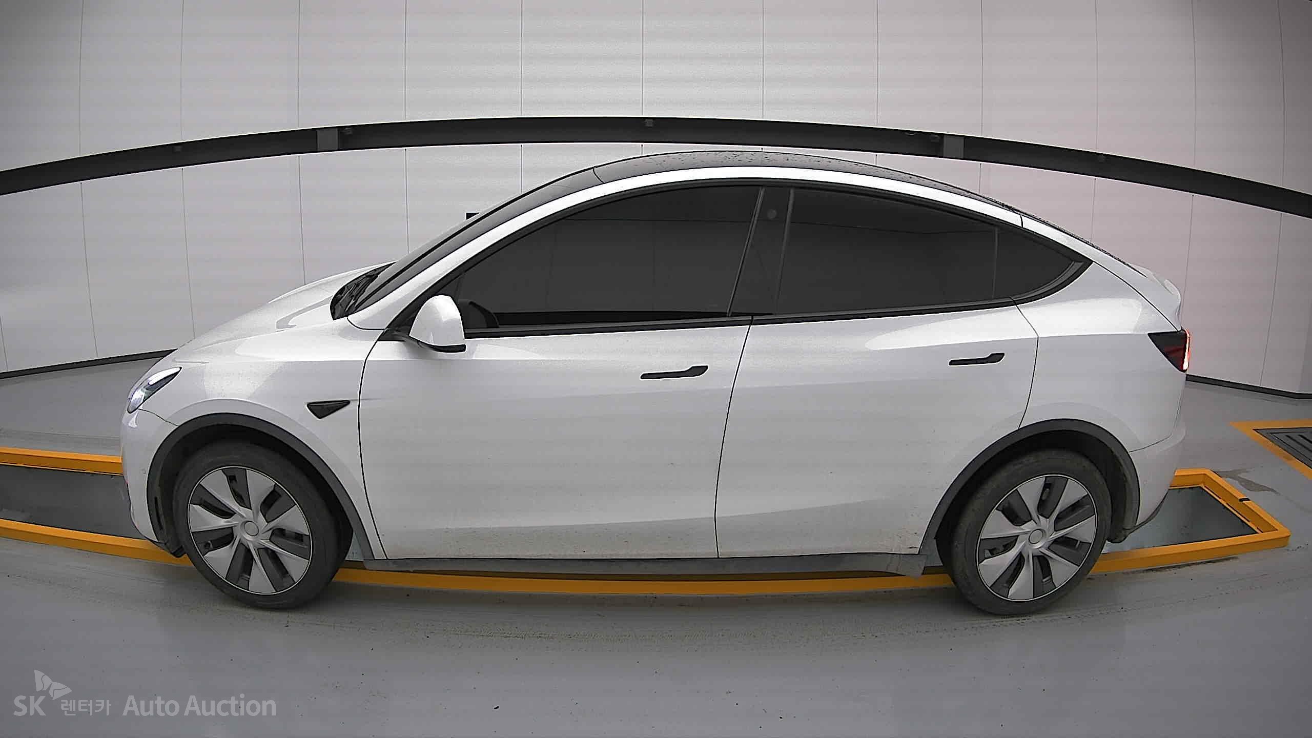 2022 - tesla model y