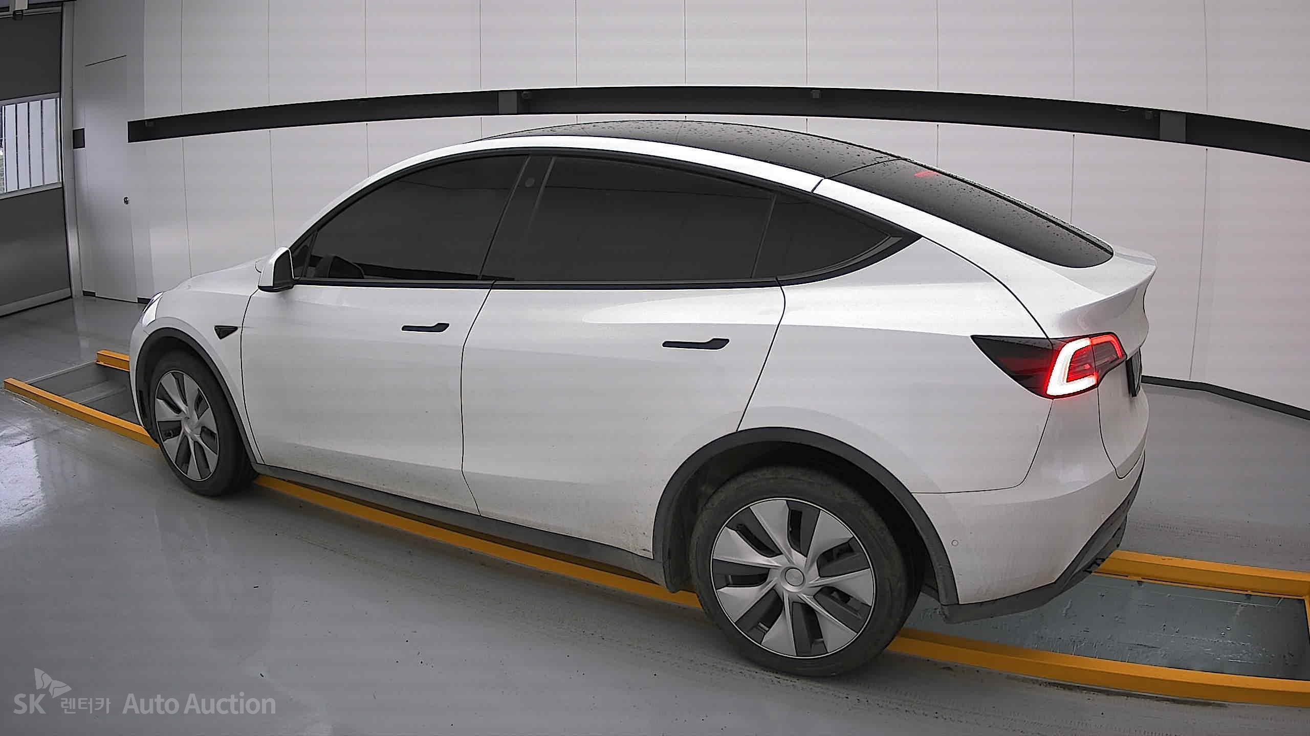 2022 - tesla model y