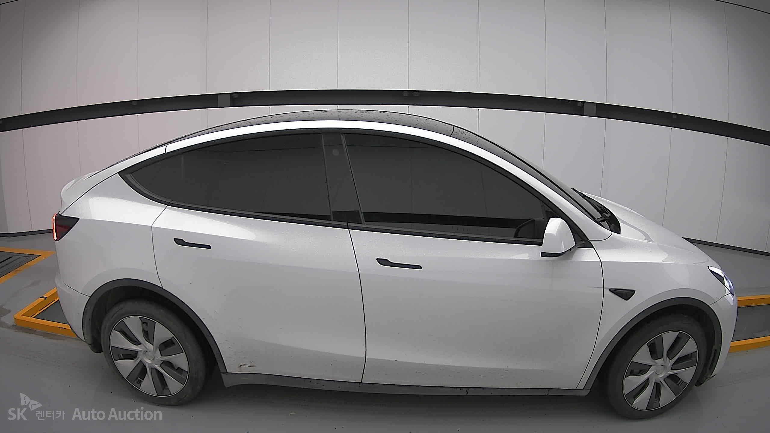 2022 - tesla model y
