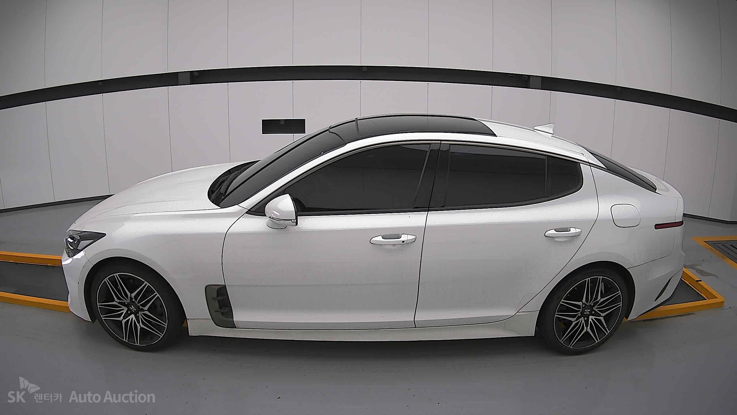 2021 - kia stinger