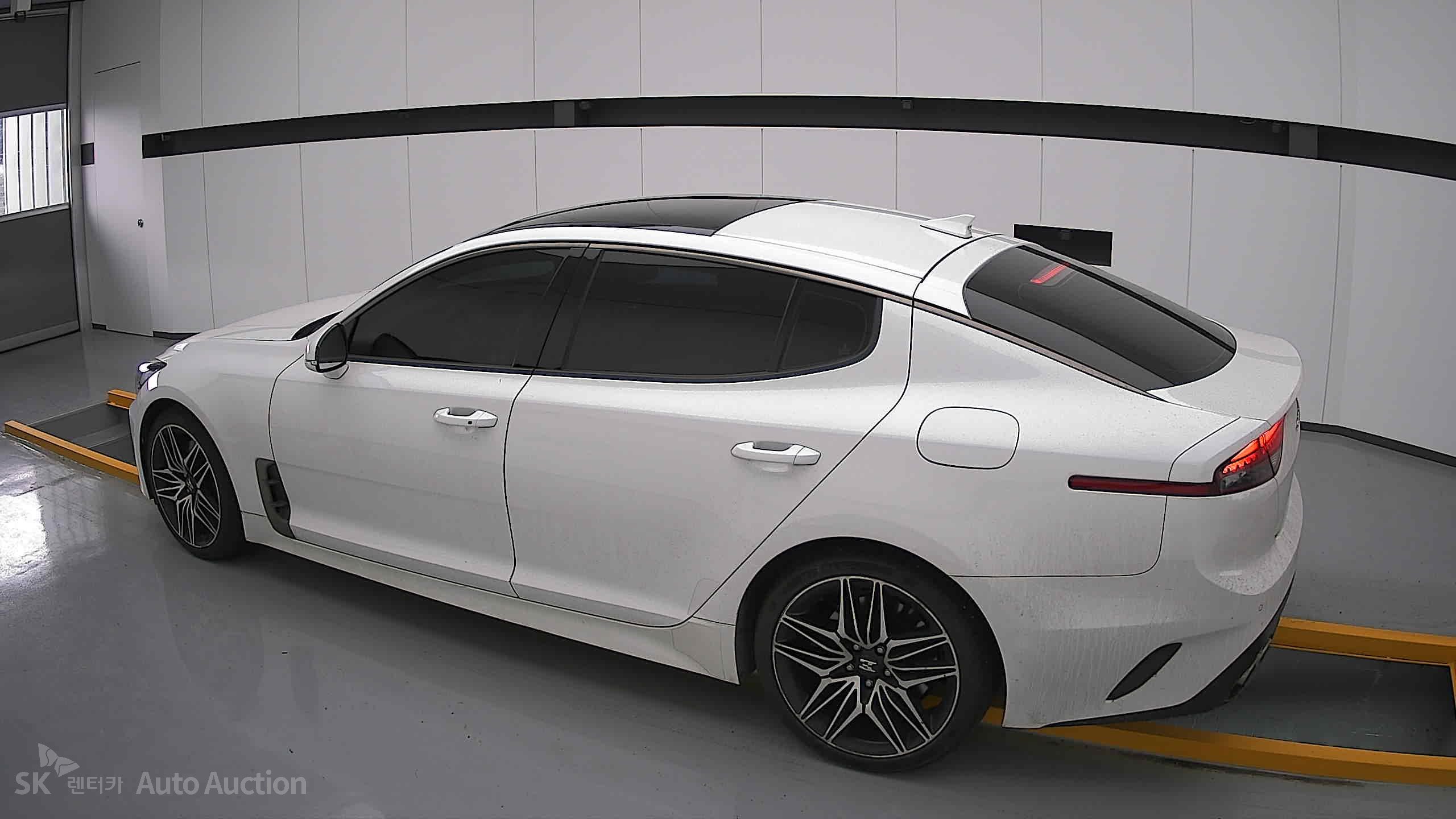 2021 - kia stinger
