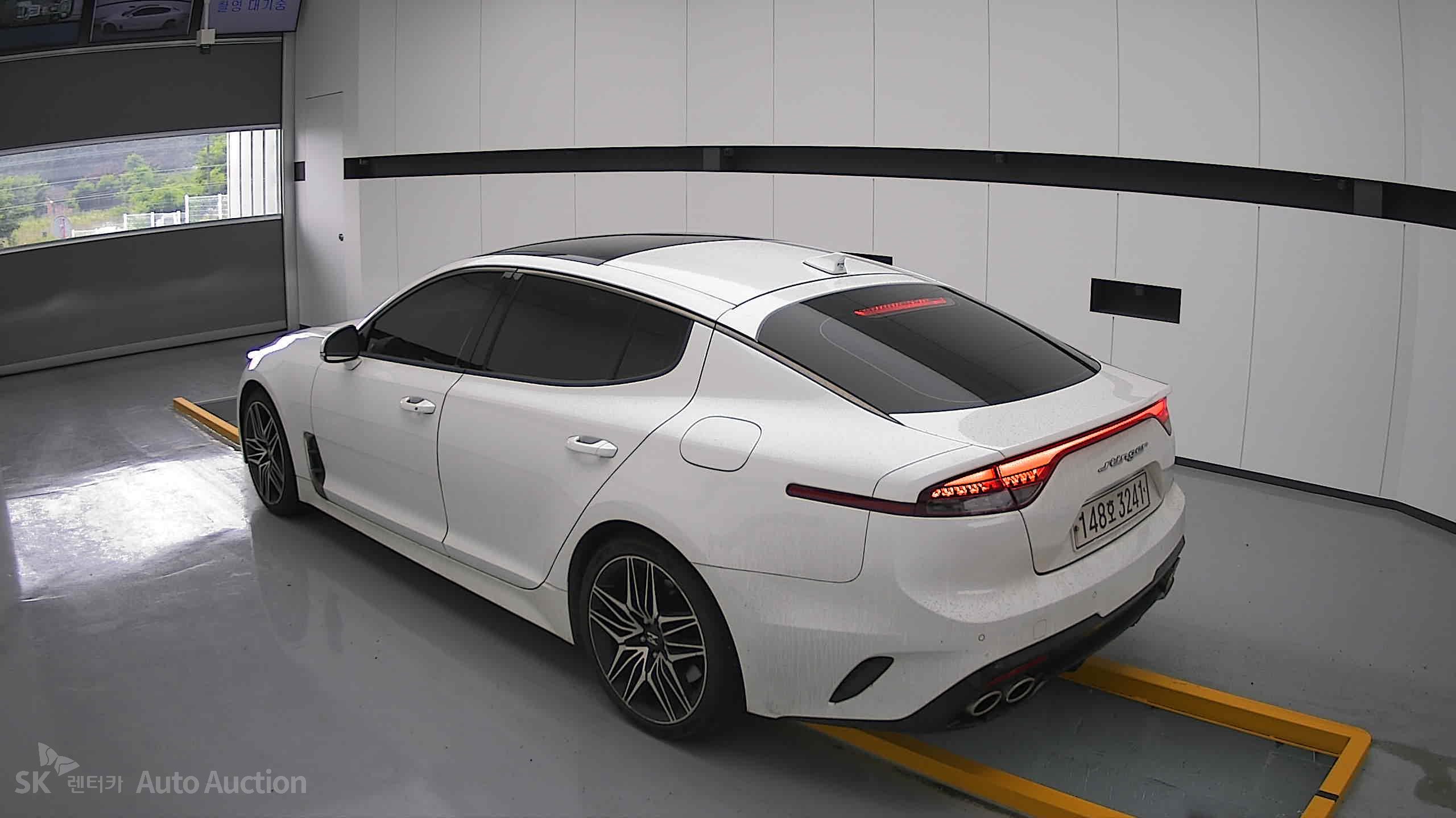 2021 - kia stinger