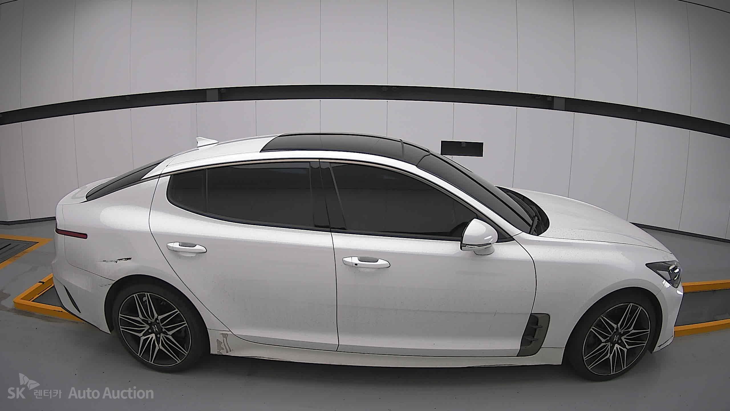2021 - kia stinger