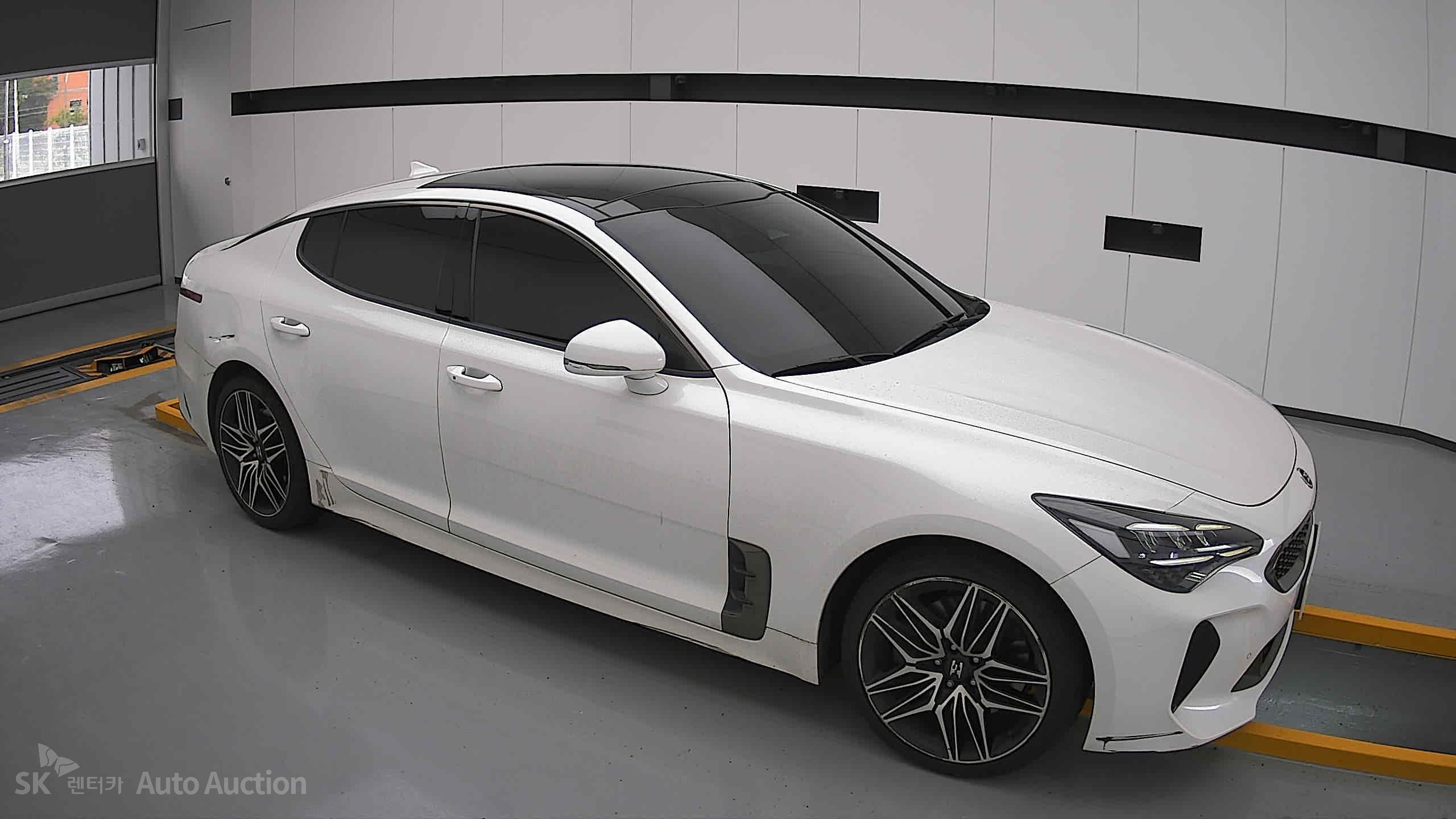 2021 - kia stinger