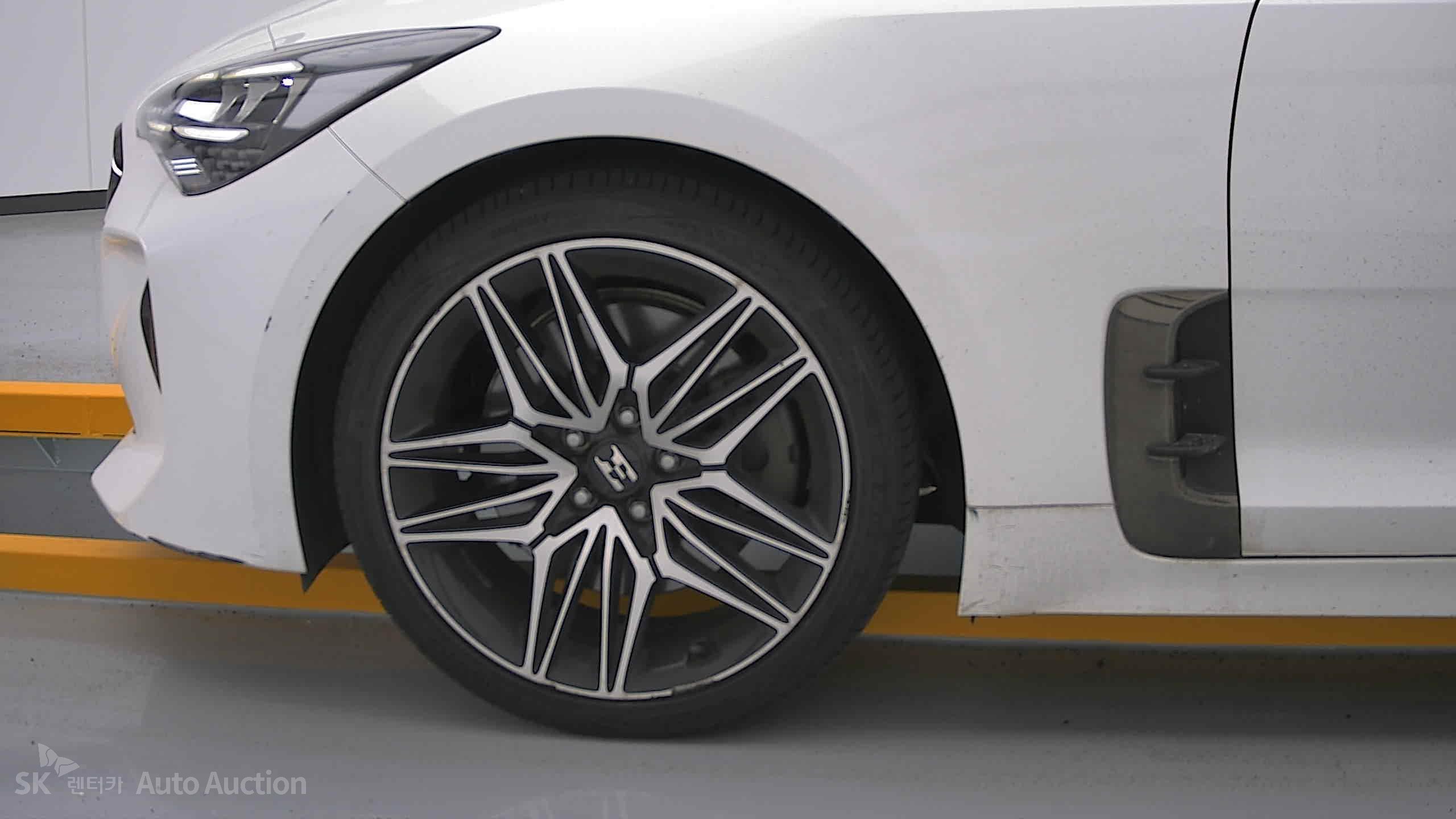 2021 - kia stinger