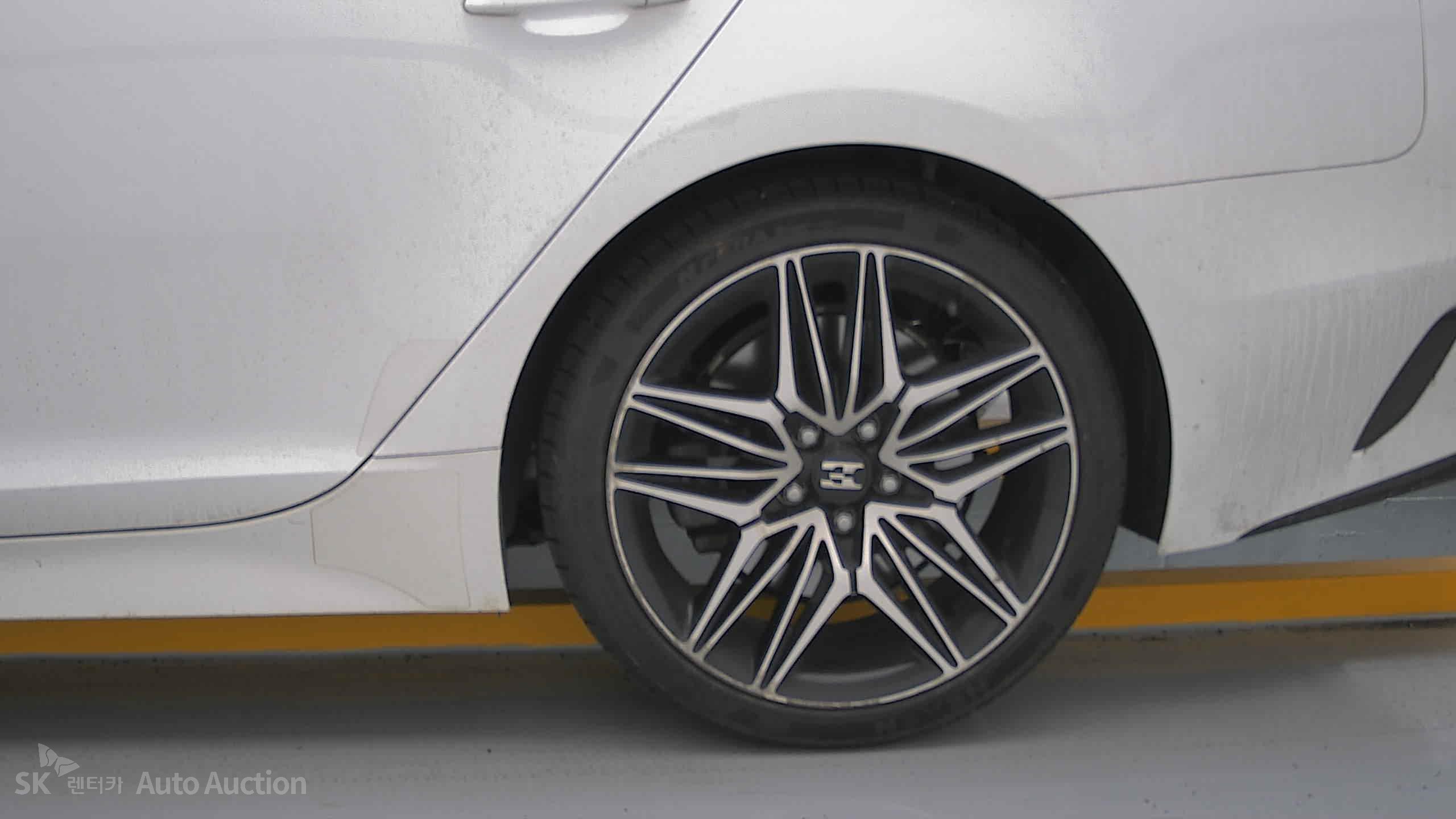 2021 - kia stinger