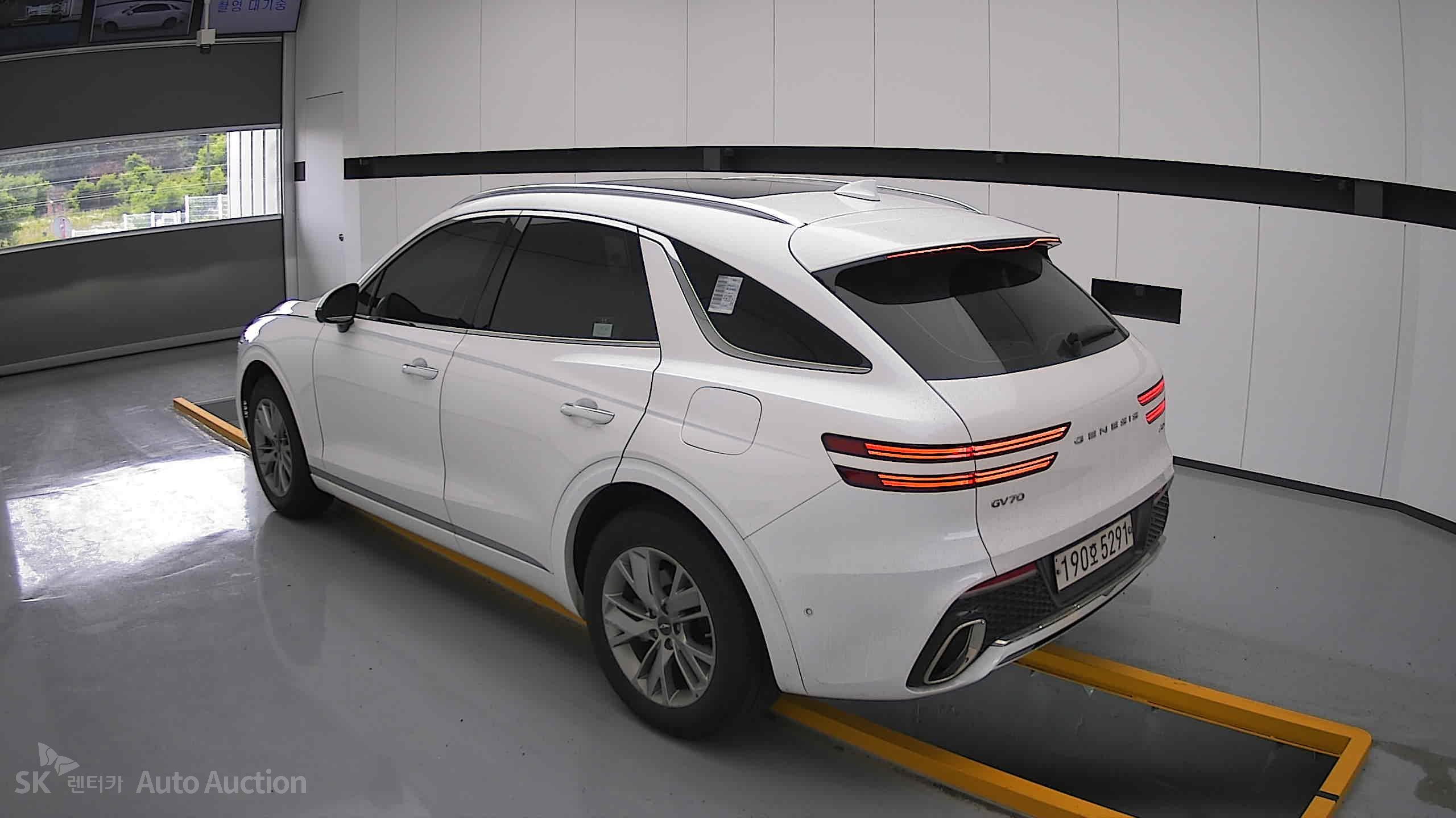 2022 - genesis gv70