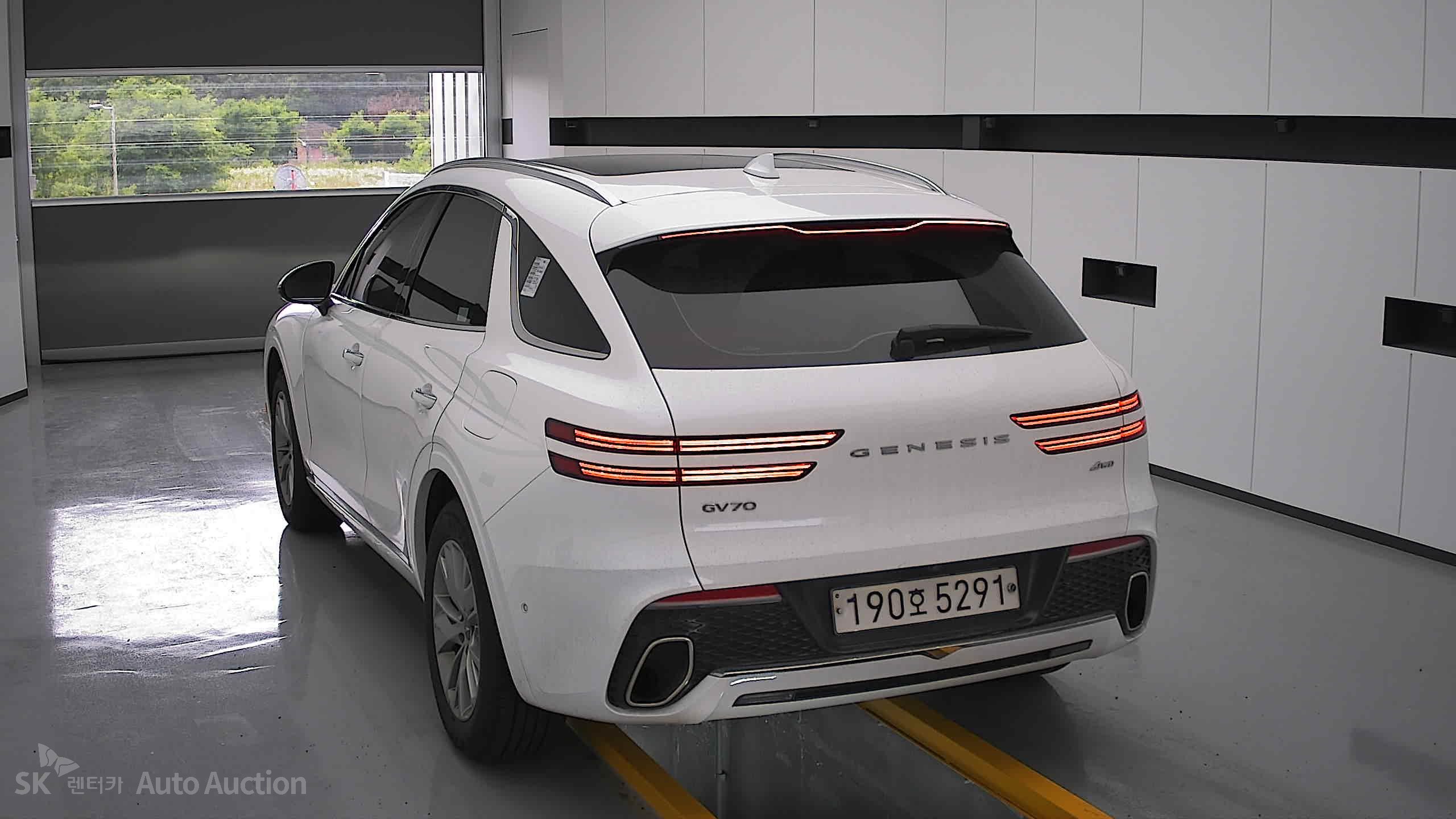 2022 - genesis gv70