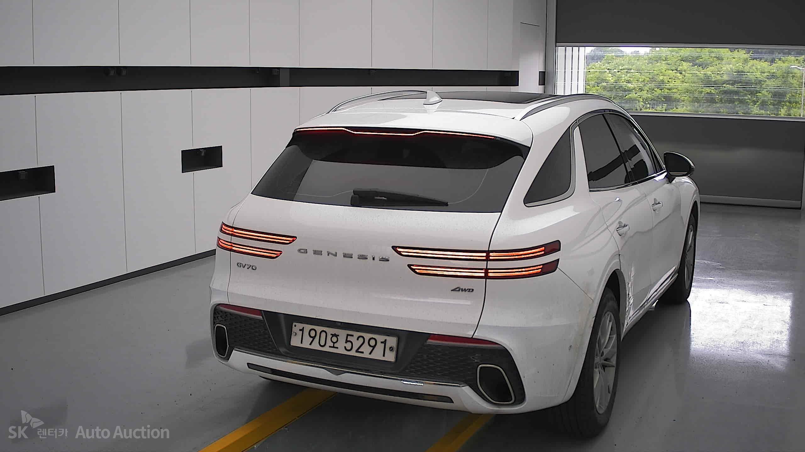 2022 - genesis gv70