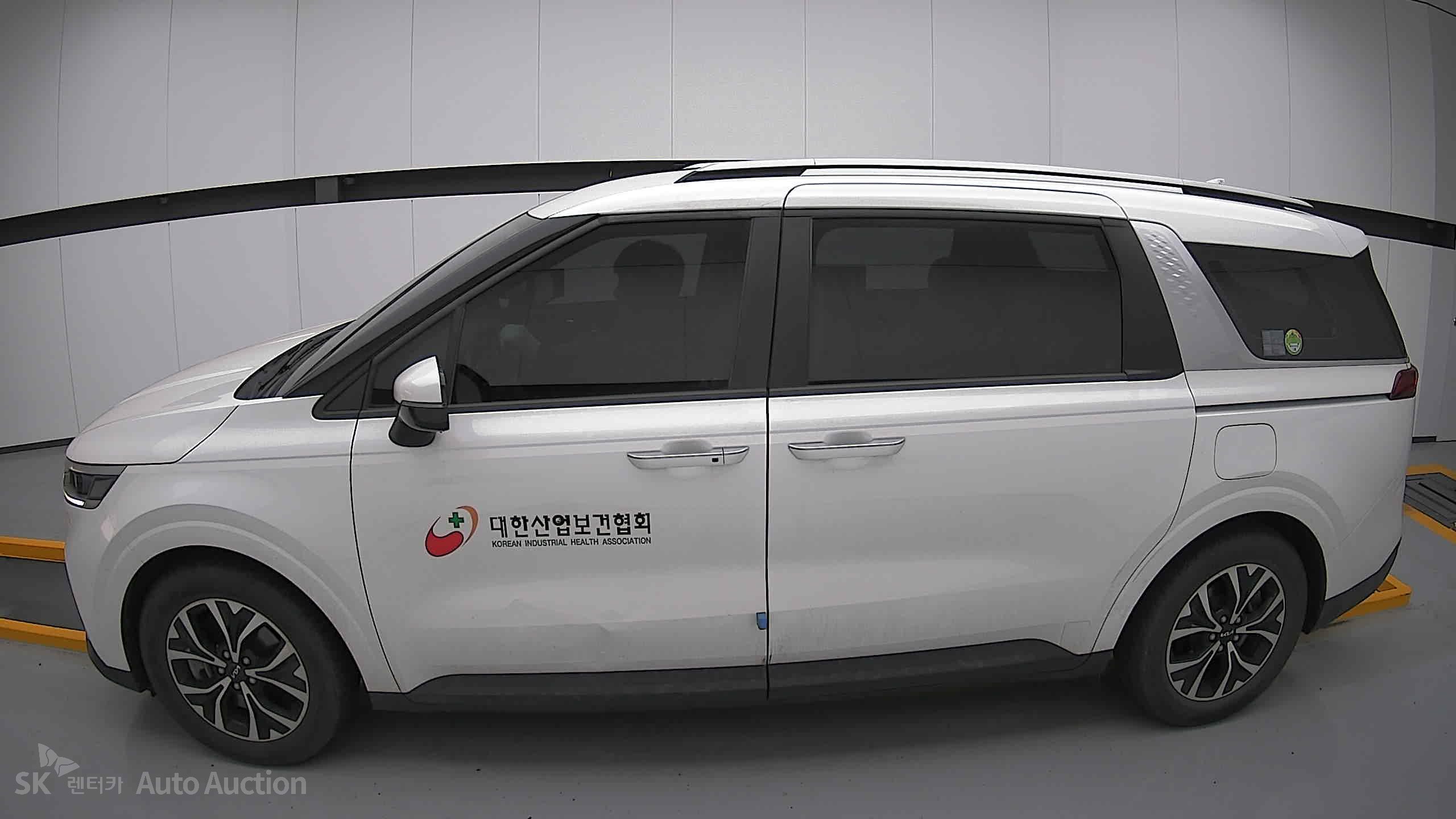 2022 - kia carnival