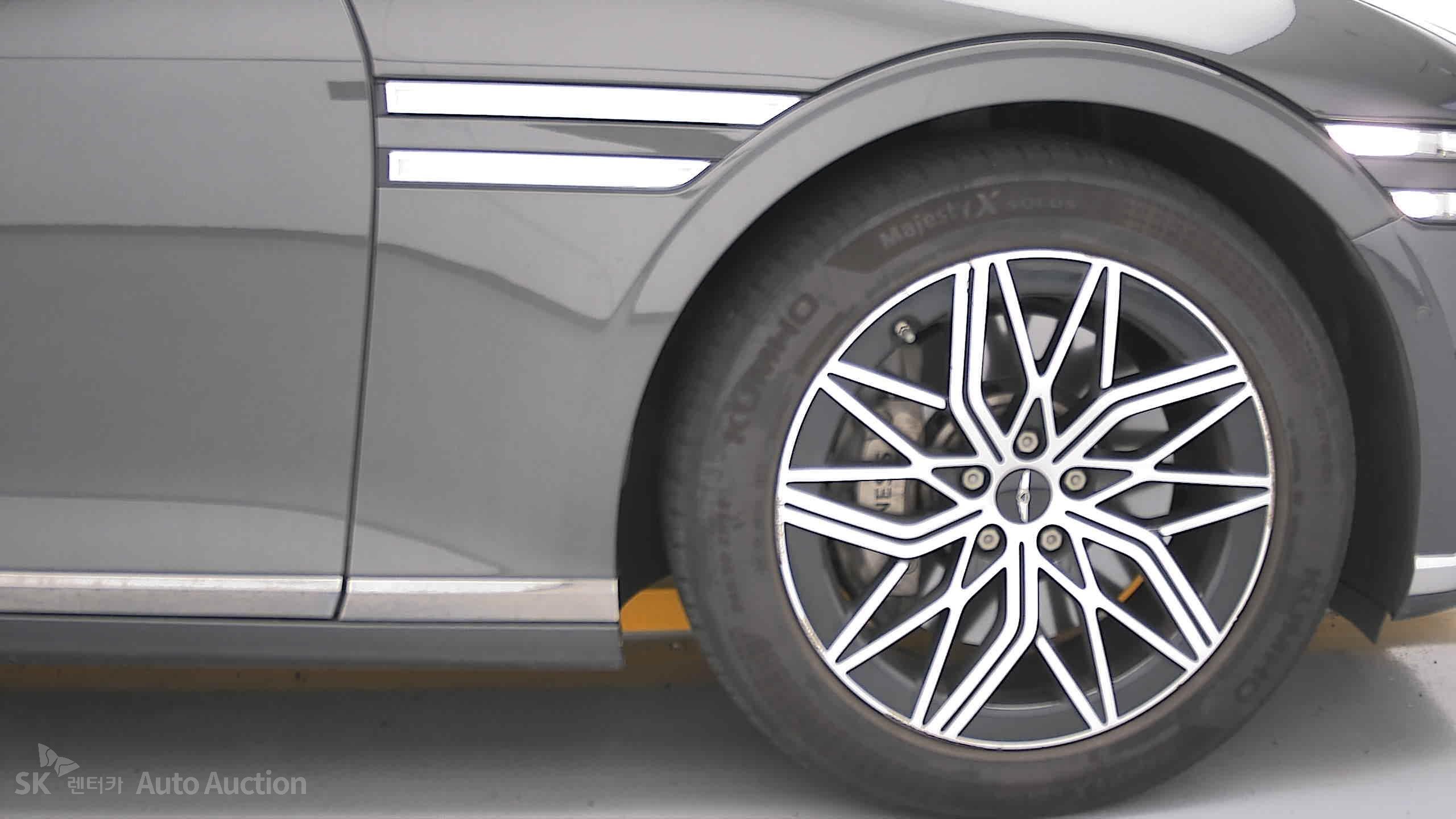 2022 - genesis g90