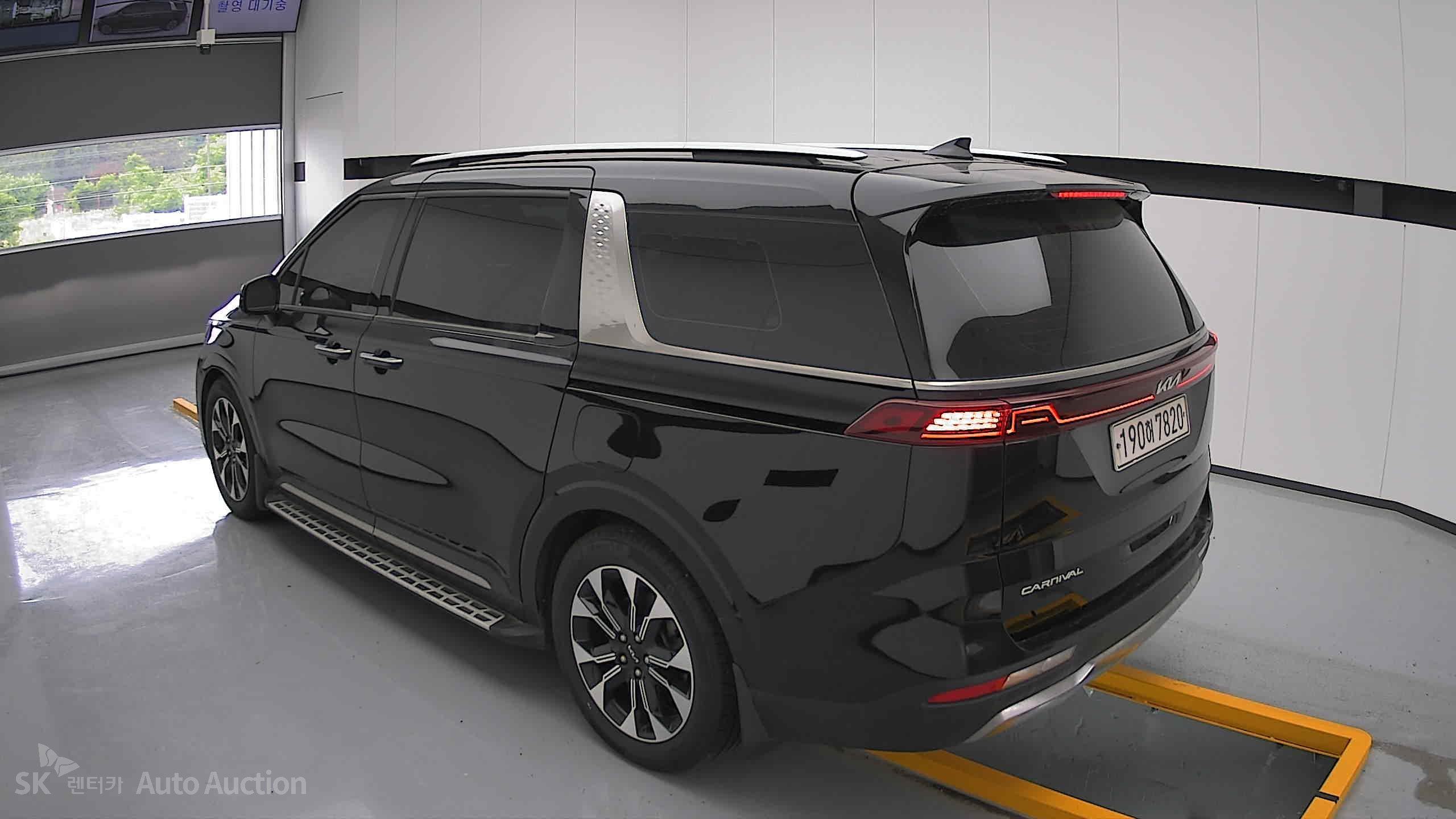 2022 - kia carnival