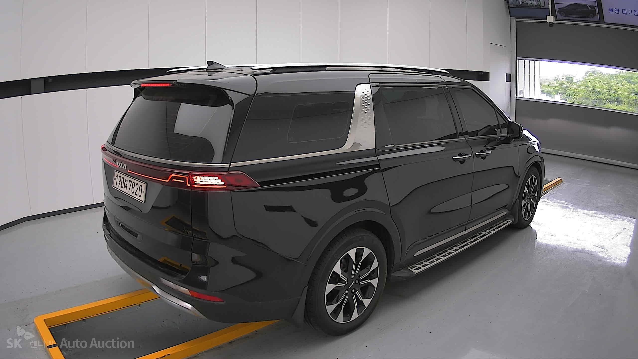 2022 - kia carnival
