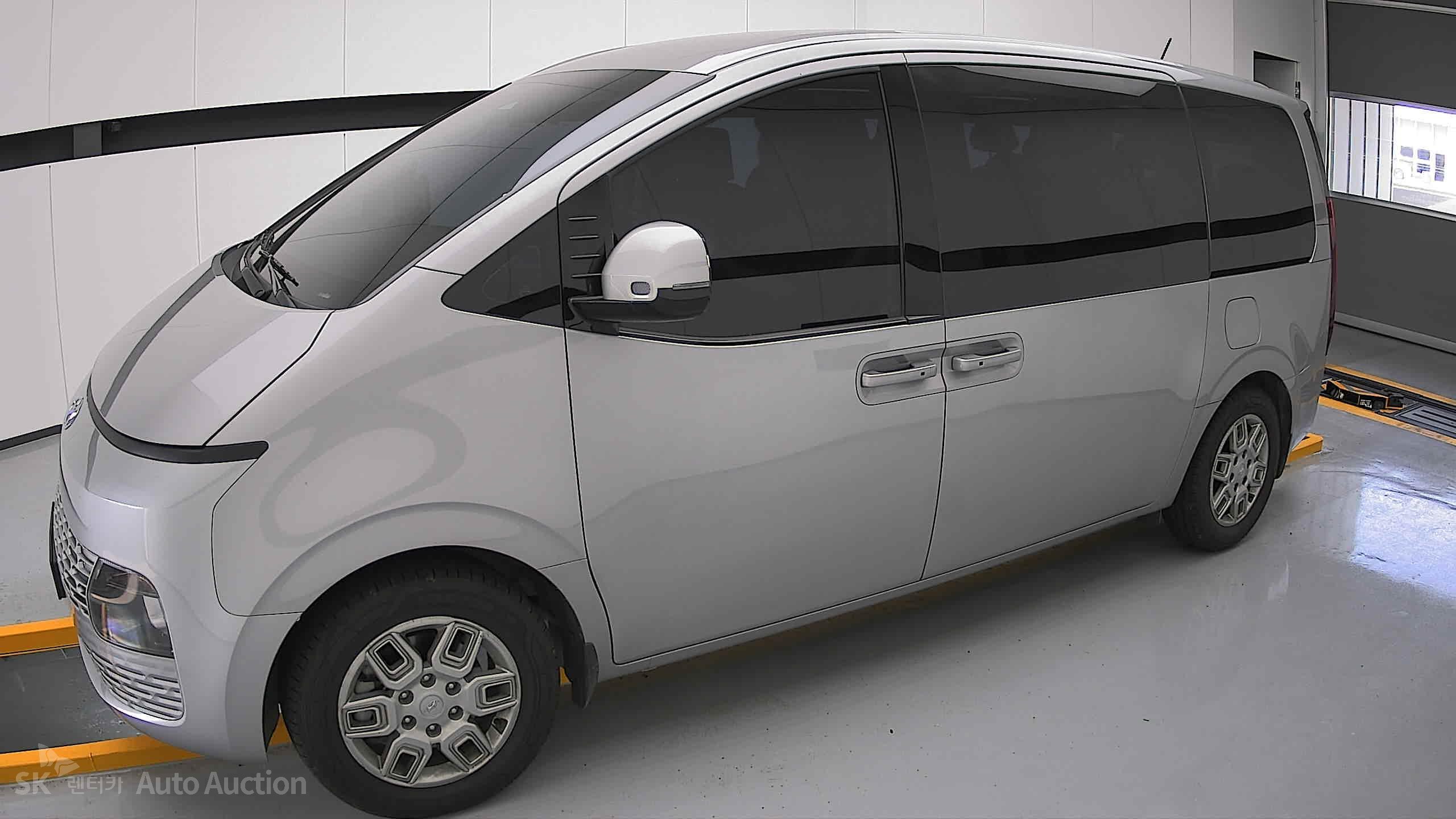 2023 - hyundai staria