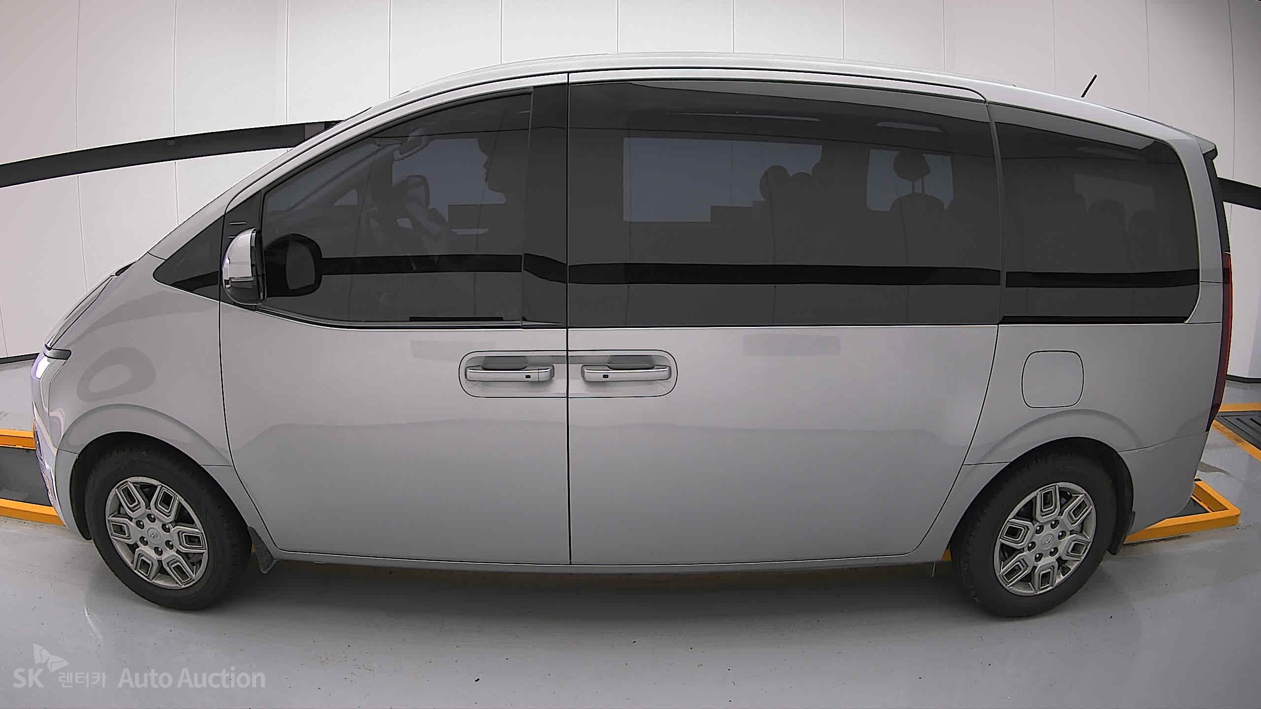 2023 - hyundai staria