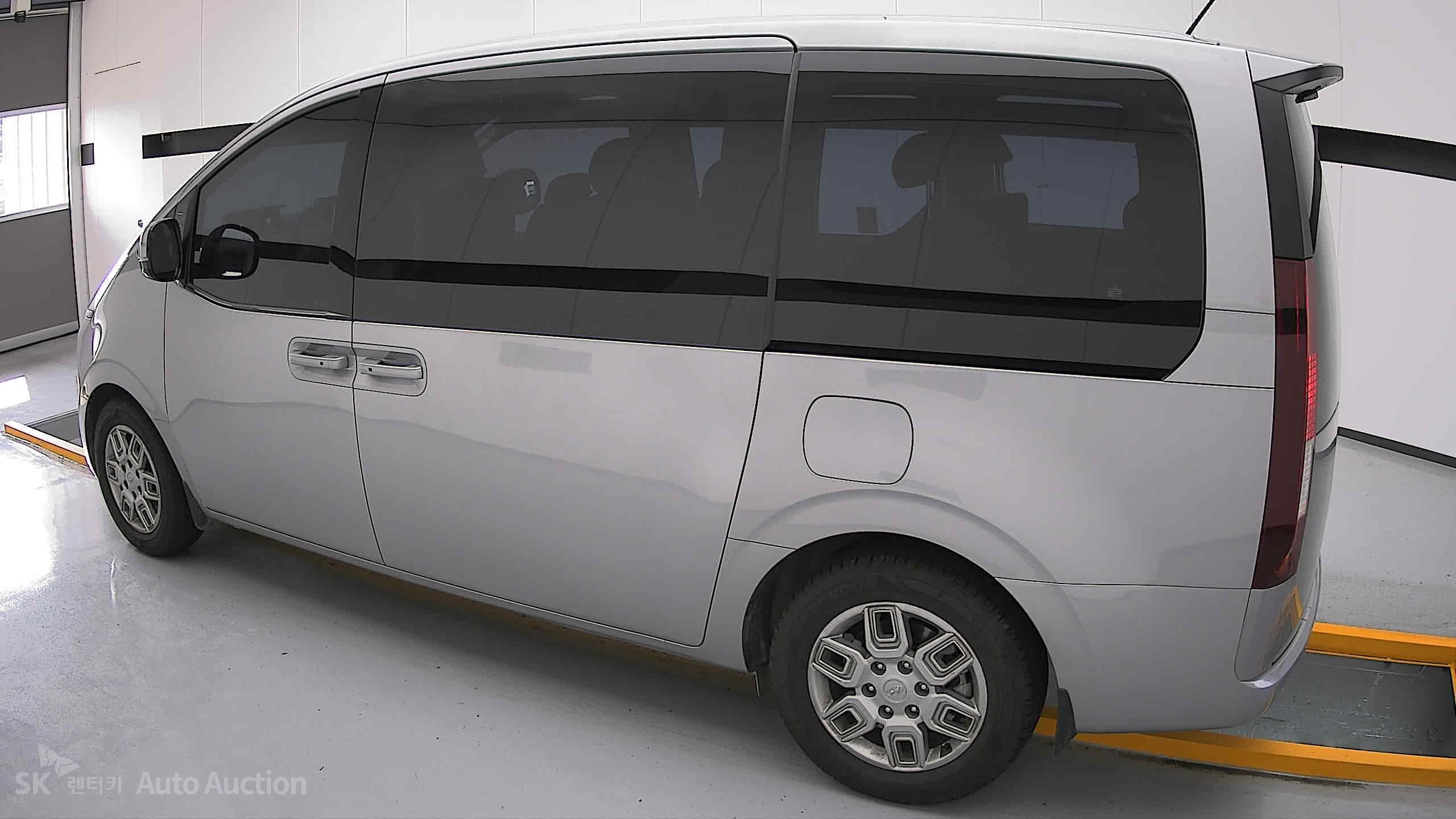 2023 - hyundai staria