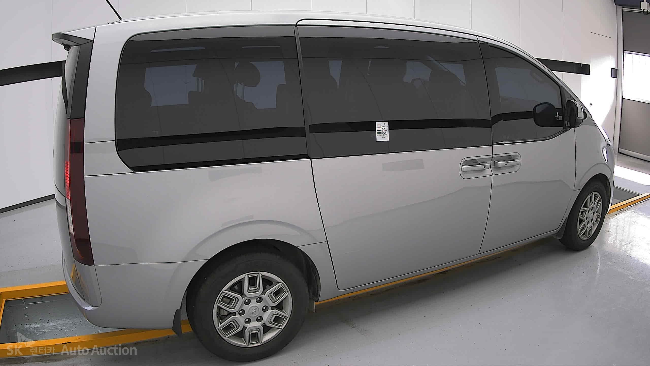 2023 - hyundai staria