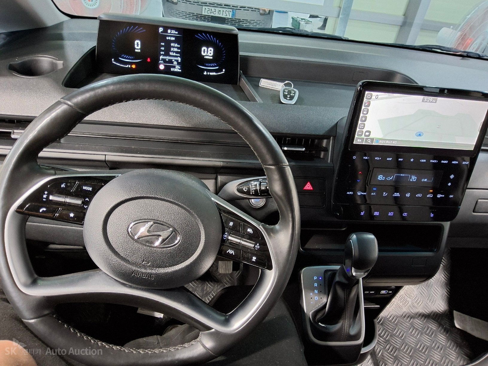 2023 - hyundai staria