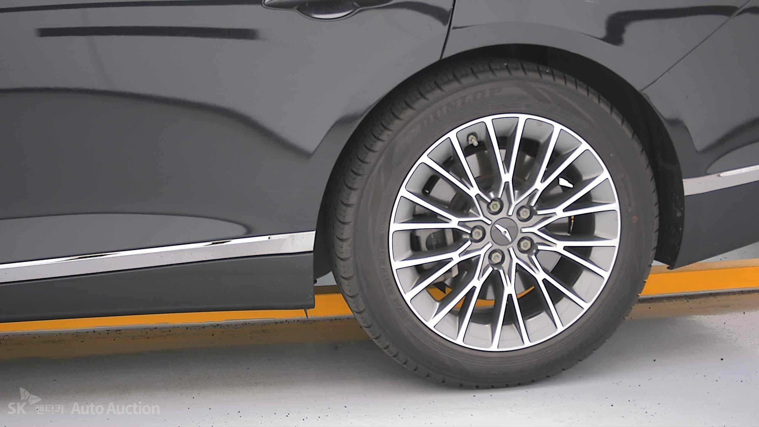 2022 - genesis g80