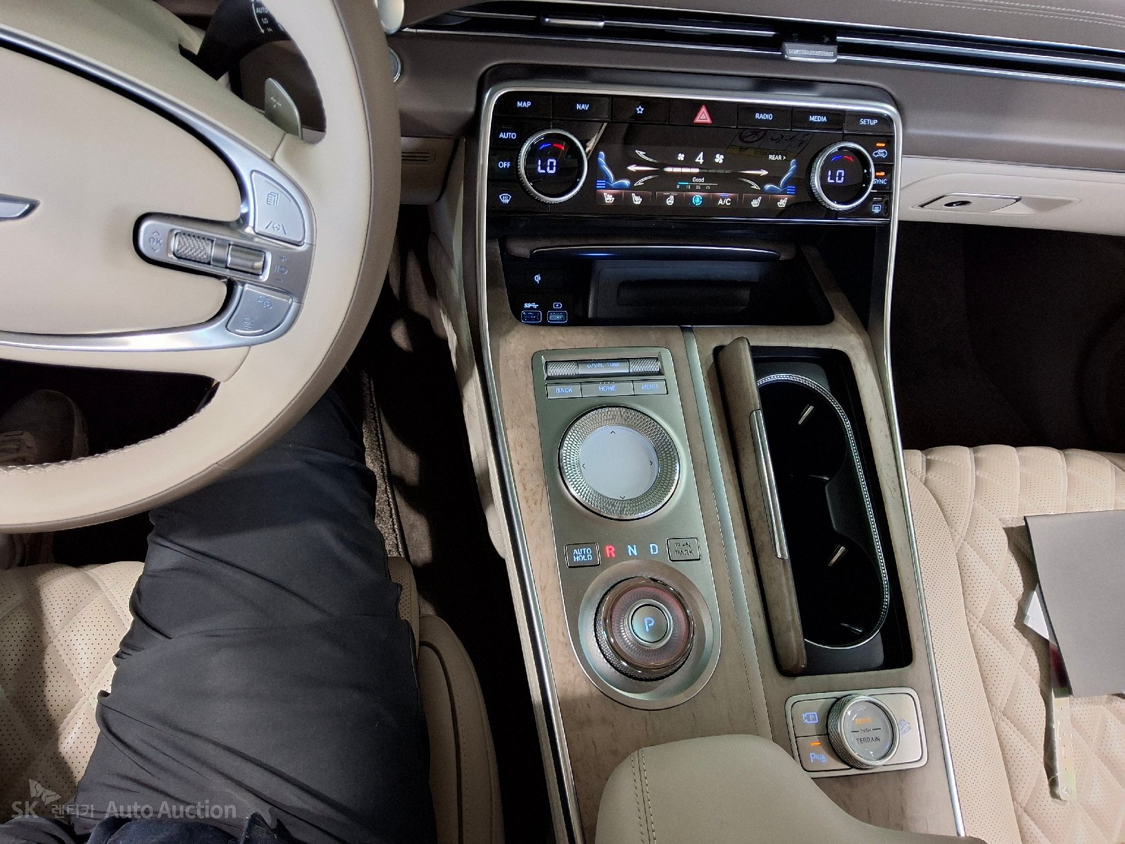 2022 - genesis gv80