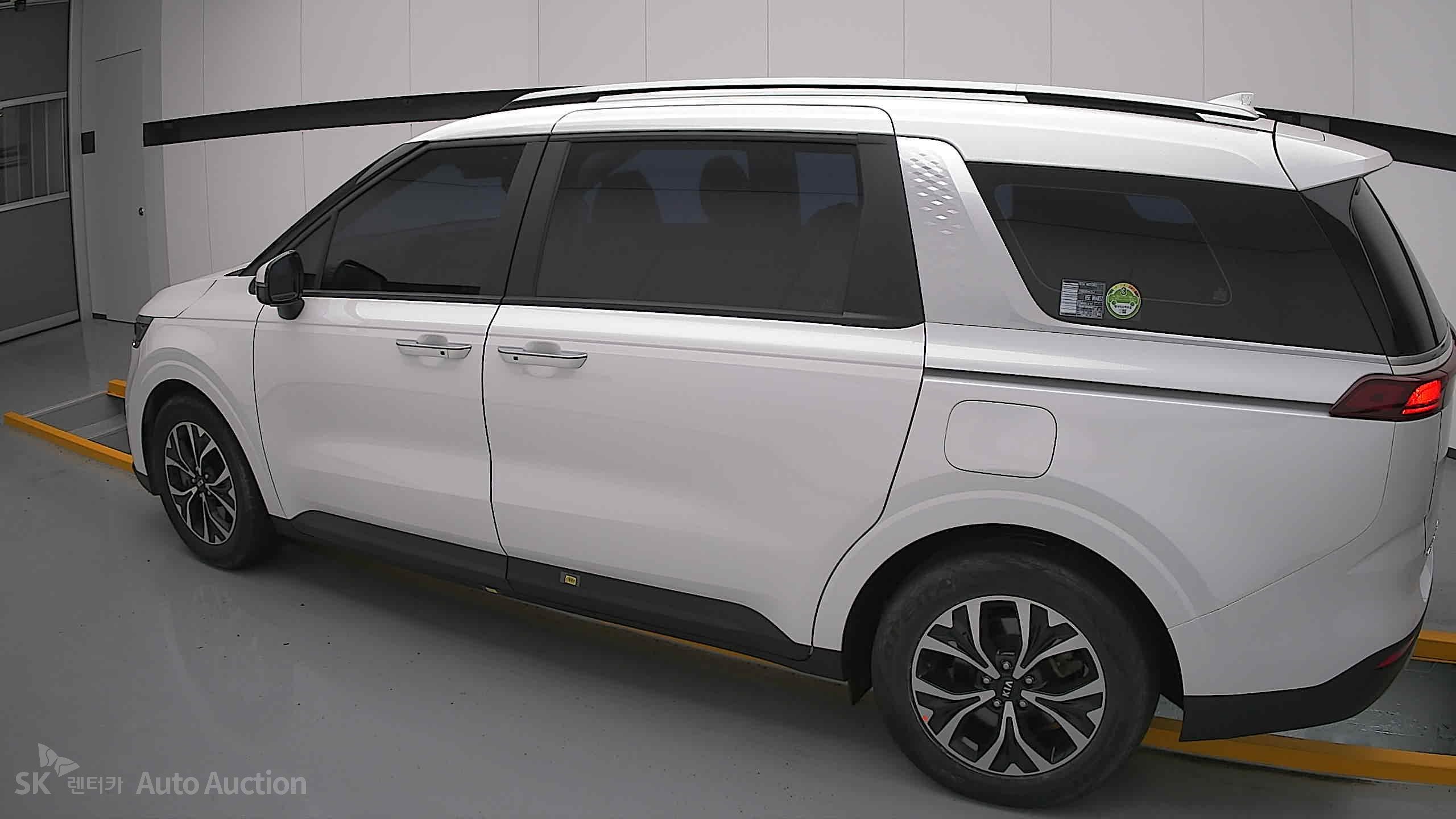2021 - kia carnival