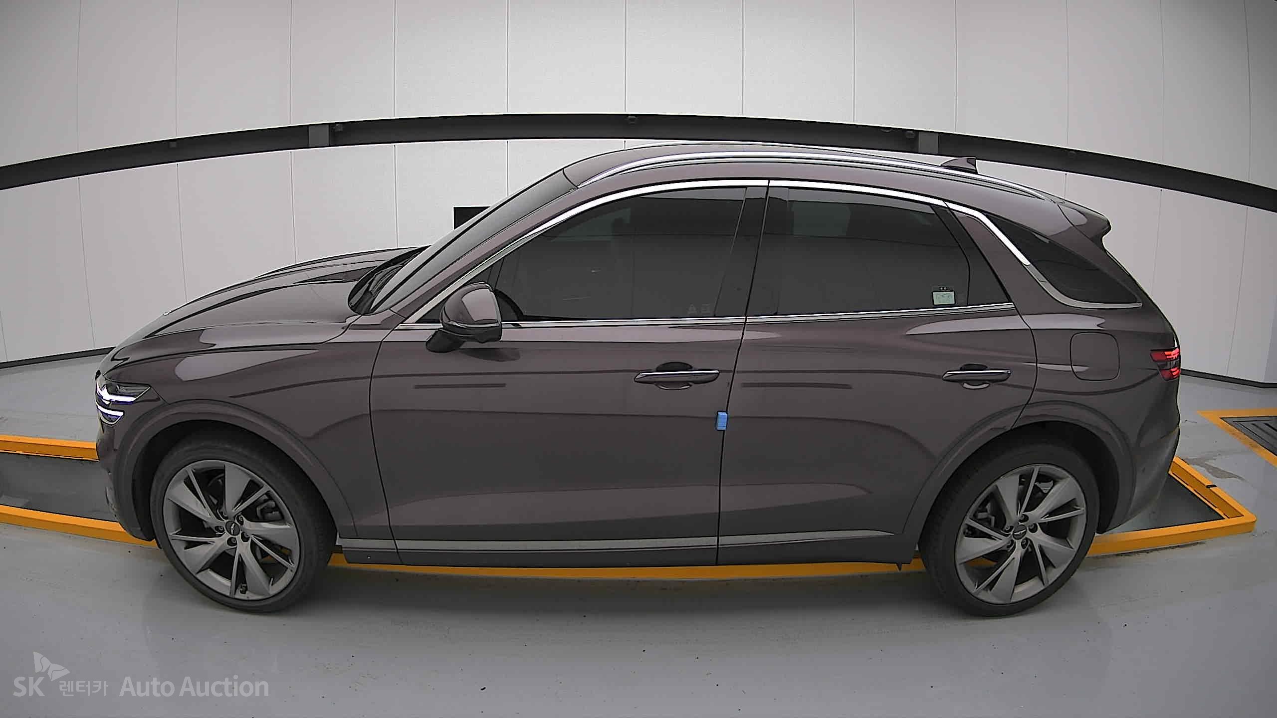 2021 - genesis gv70