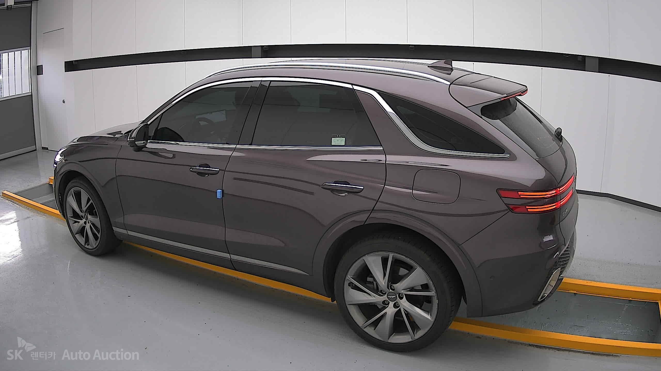 2021 - genesis gv70