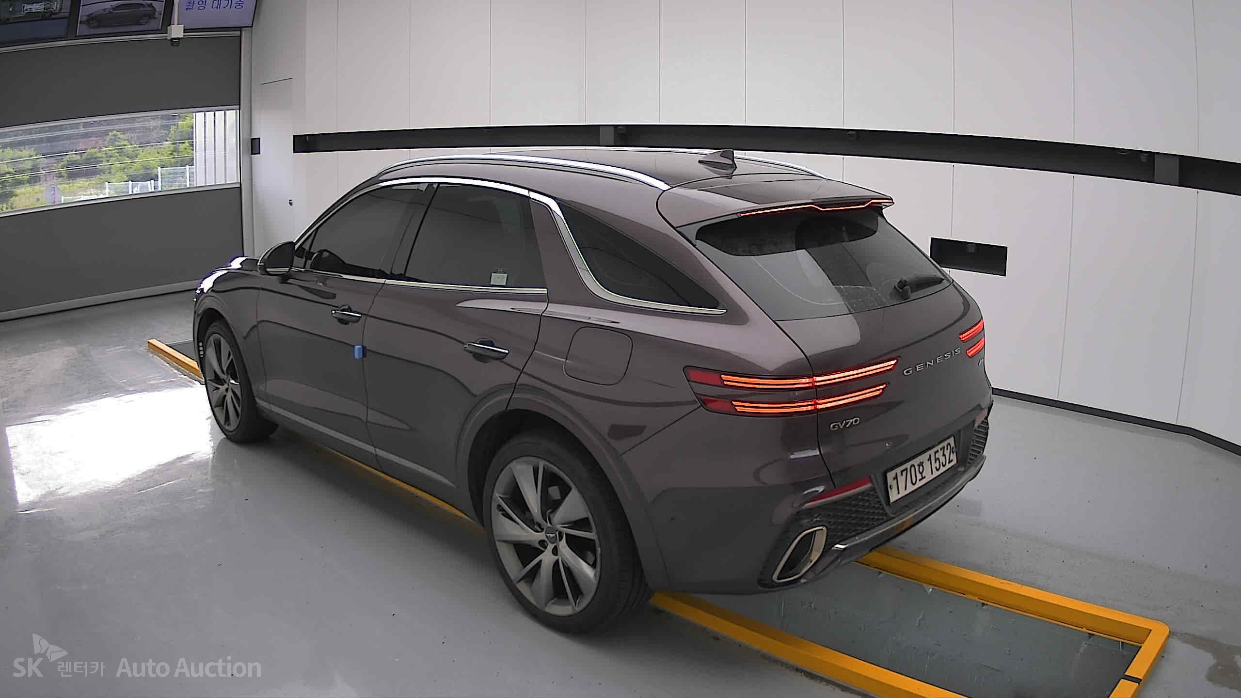 2021 - genesis gv70